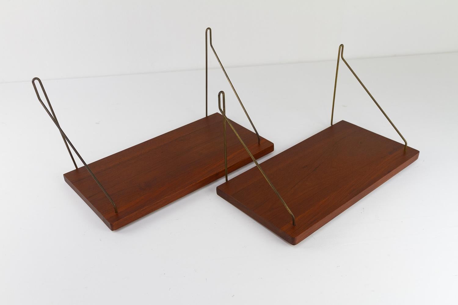 Vintage Danish Teak and Brass Floating Shelves, 1960s. Set of 2.

Pair of matching Danish Mid-Century Modern shelves in solid teak with patinated brass brackets.

Very good original condition with light patina consistent with age and use. Cleaned