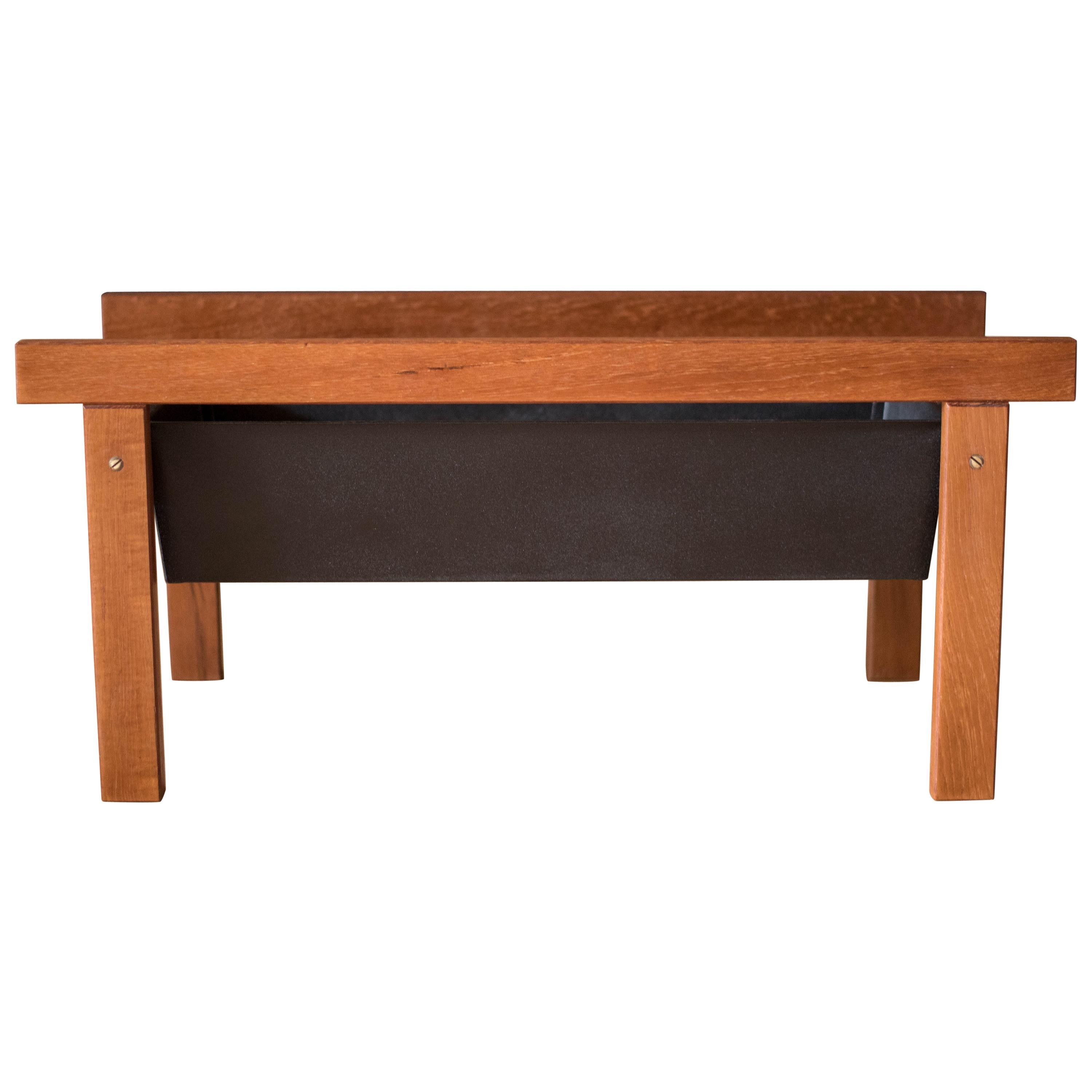 Mid-Century Modern indoor planter, circa 1960s. This piece features a minimalist teak frame that includes a removable black metal tray. The perfect accessory to liven up any home or office space. 


Interior tray 22.5