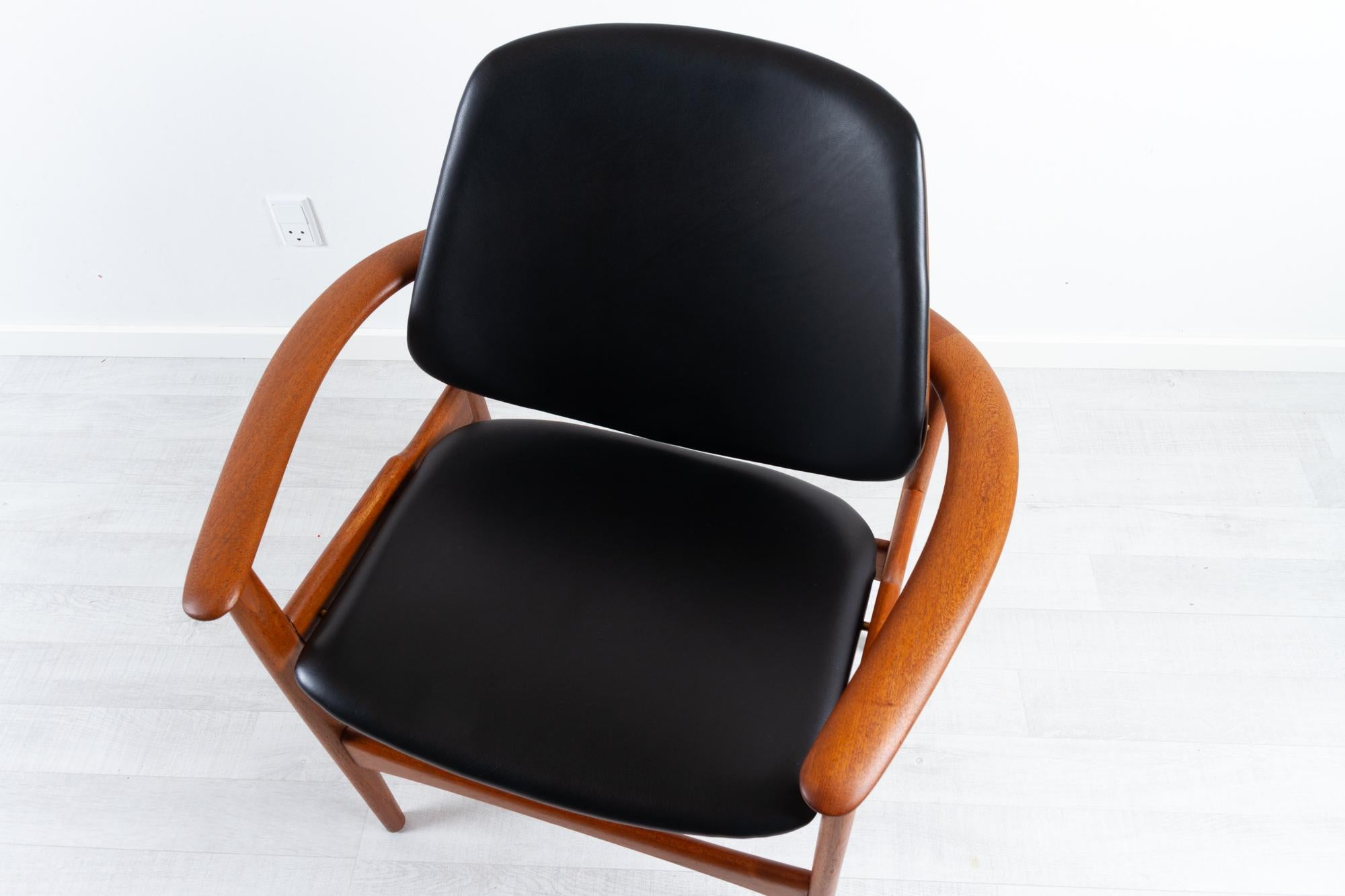 Vintage Danish Teak Armchair by Arne Hovmand-Olsen, 1960s For Sale 7