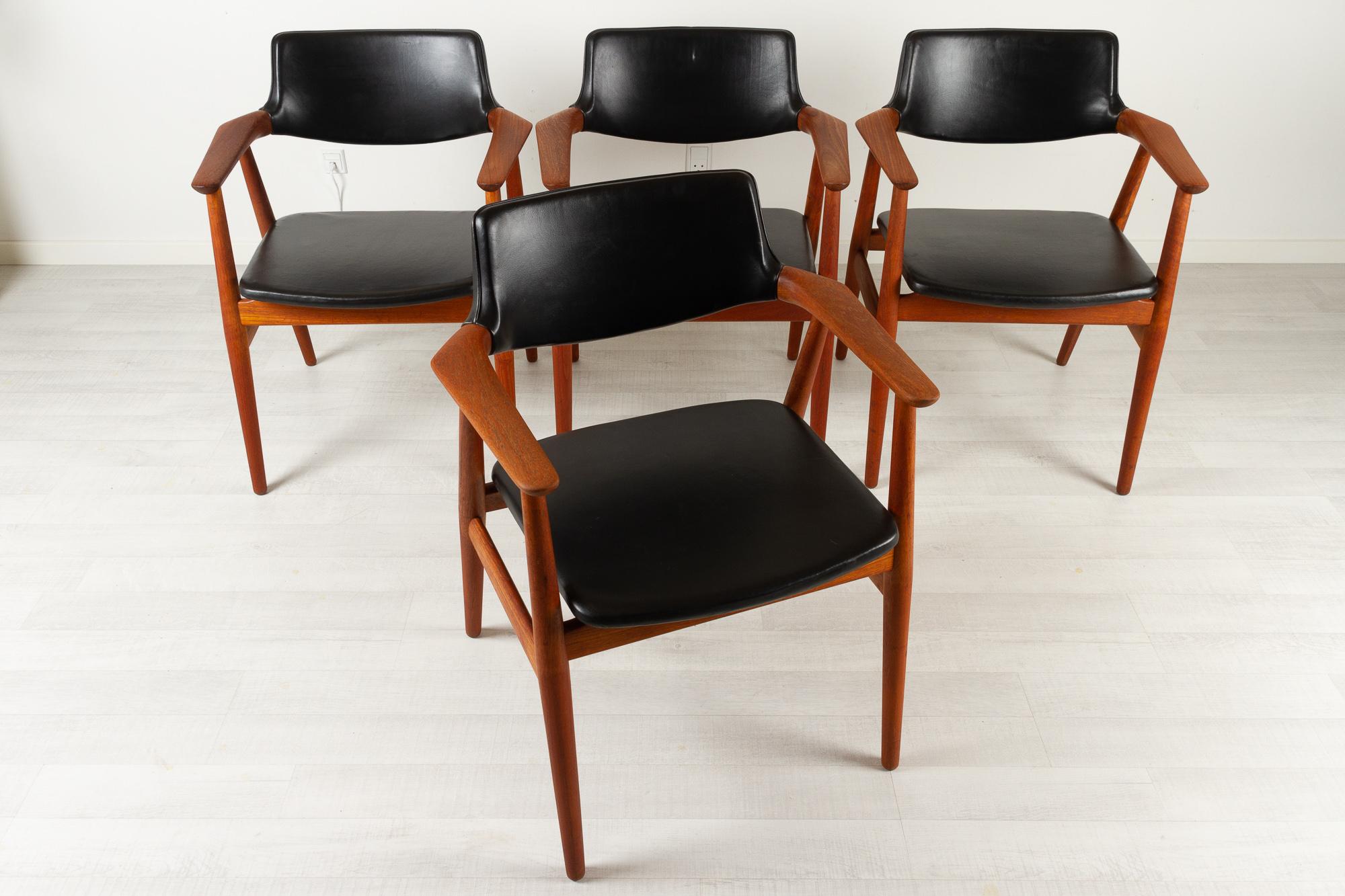 Vintage Danish Teak Armchairs GM11 by Svend Aage Eriksen 1960s Set of 4 In Good Condition For Sale In Asaa, DK