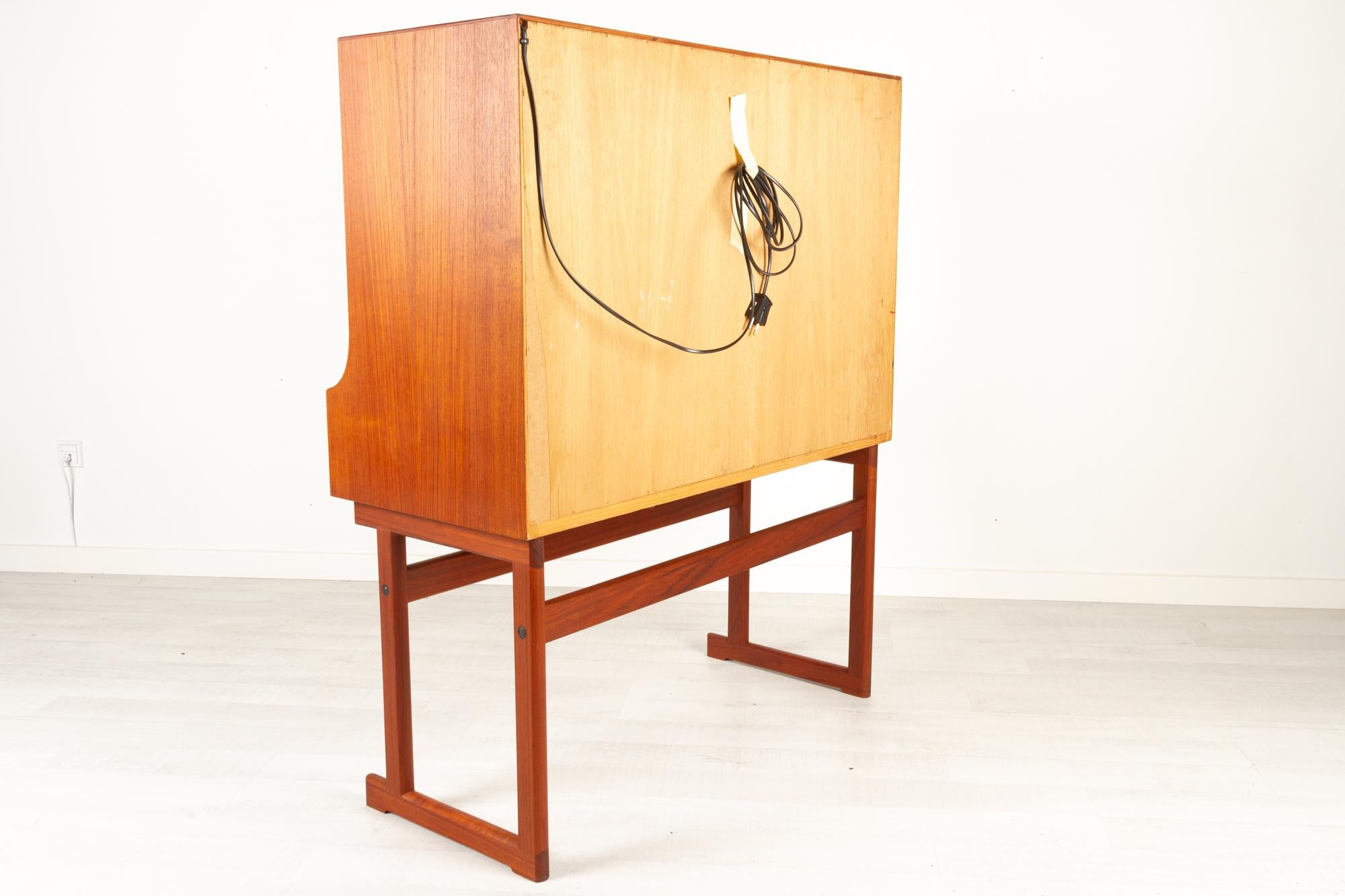 Vintage Danish Teak Bar Cabinet, 1960s 11