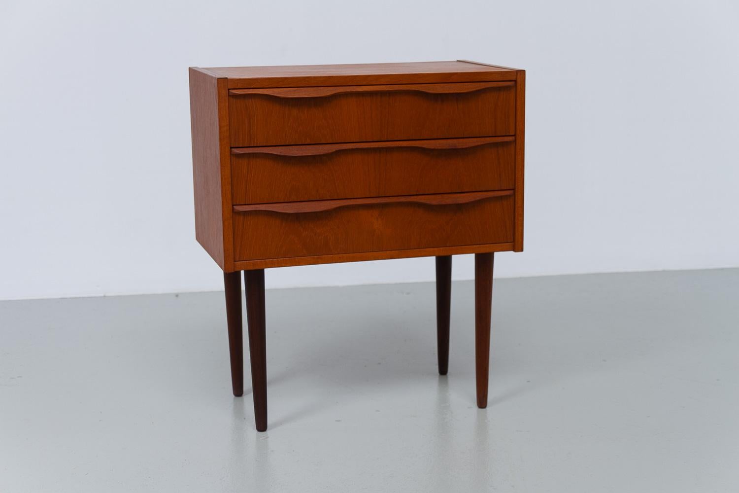 Vintage Danish Teak Bedside Table, 1960s. In Good Condition For Sale In Asaa, DK