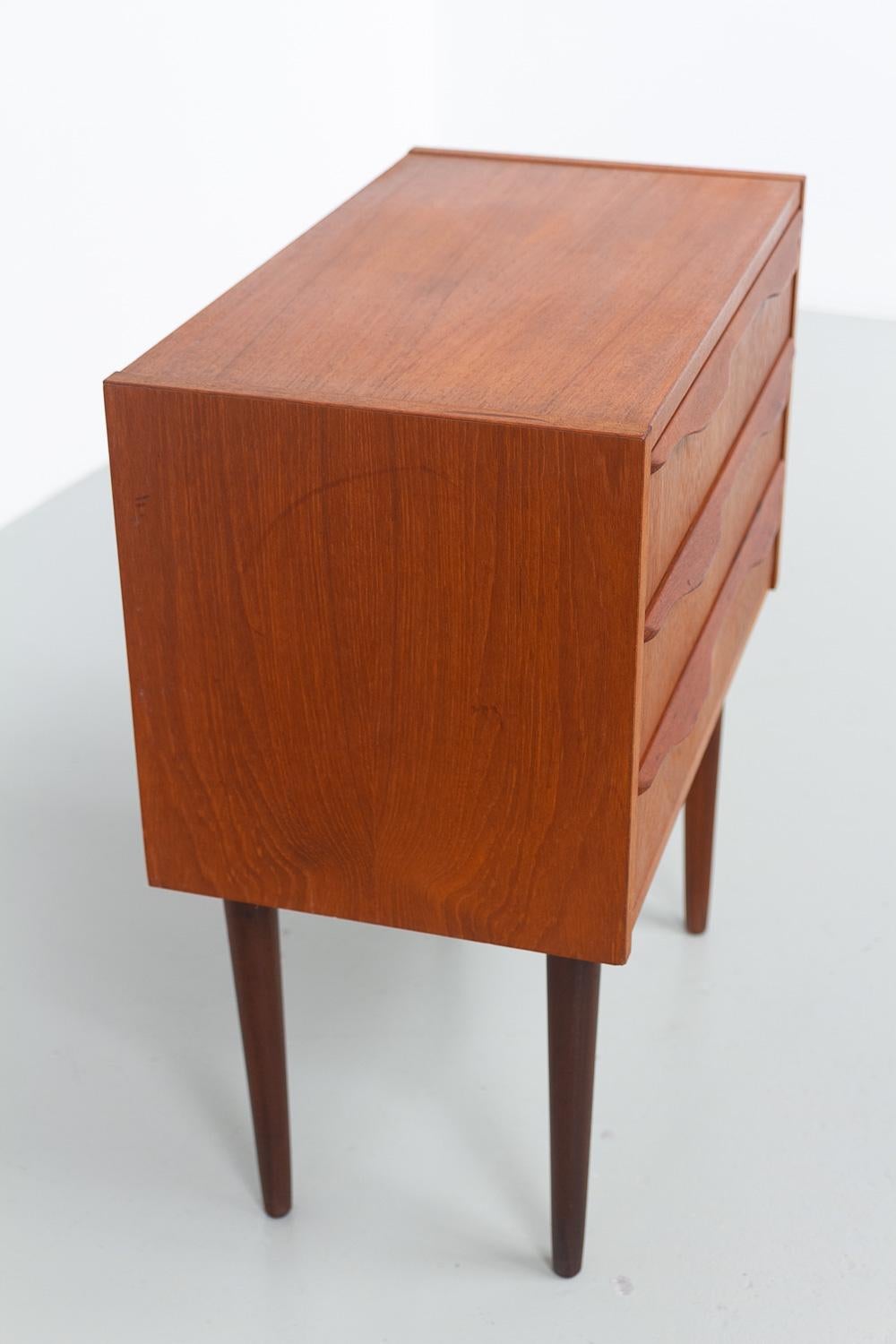 Vintage Danish Teak Bedside Table, 1960s. For Sale 1