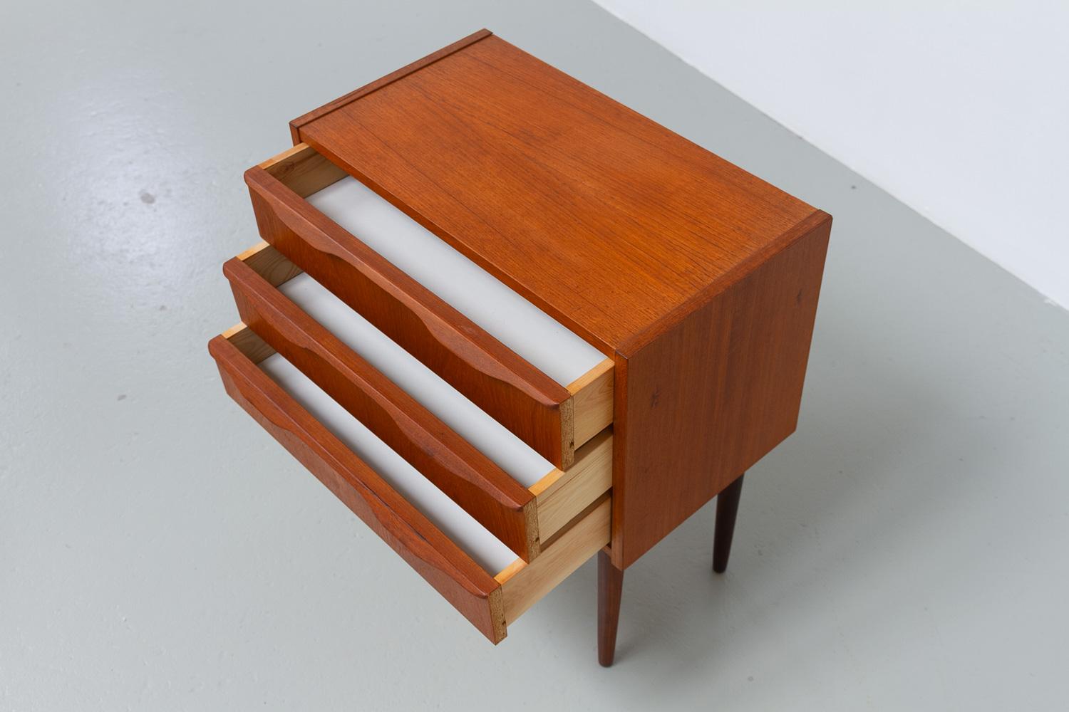 Vintage Danish Teak Bedside Table, 1960s. For Sale 3