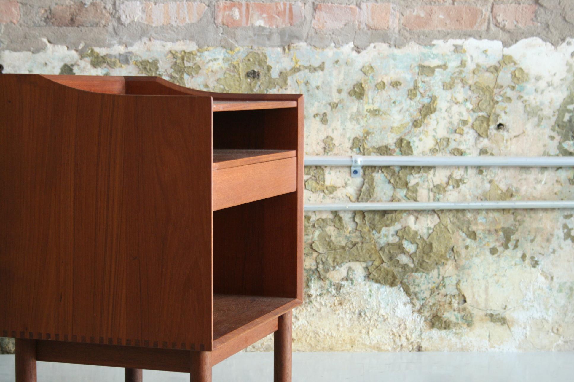 Vintage Danish Teak Bedside Table by Peter Hvidt & Orla Molgaard Nielson In Good Condition In Chicago, IL