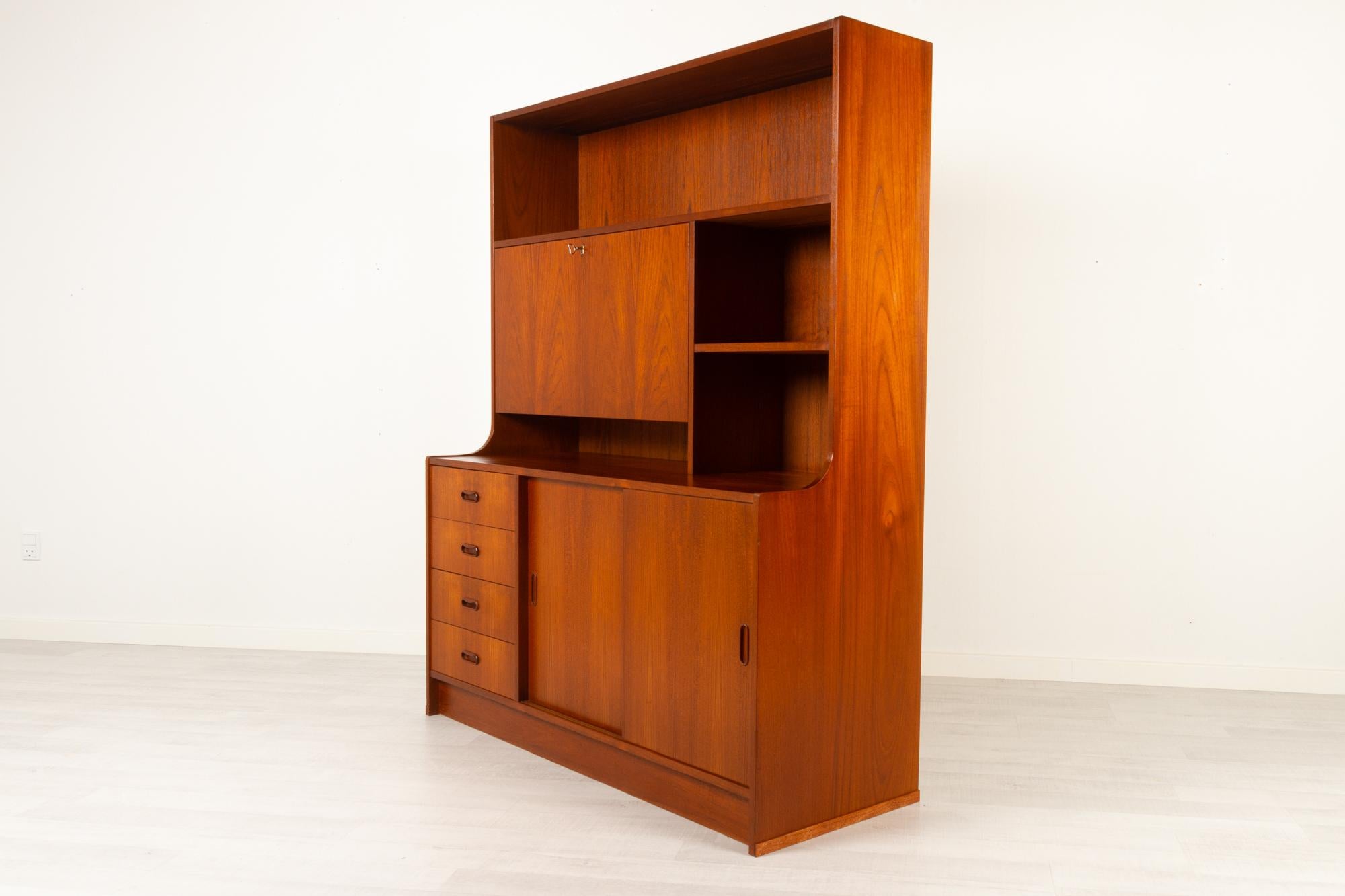 Vintage Danish Teak Bookcase, 1960s In Good Condition In Asaa, DK