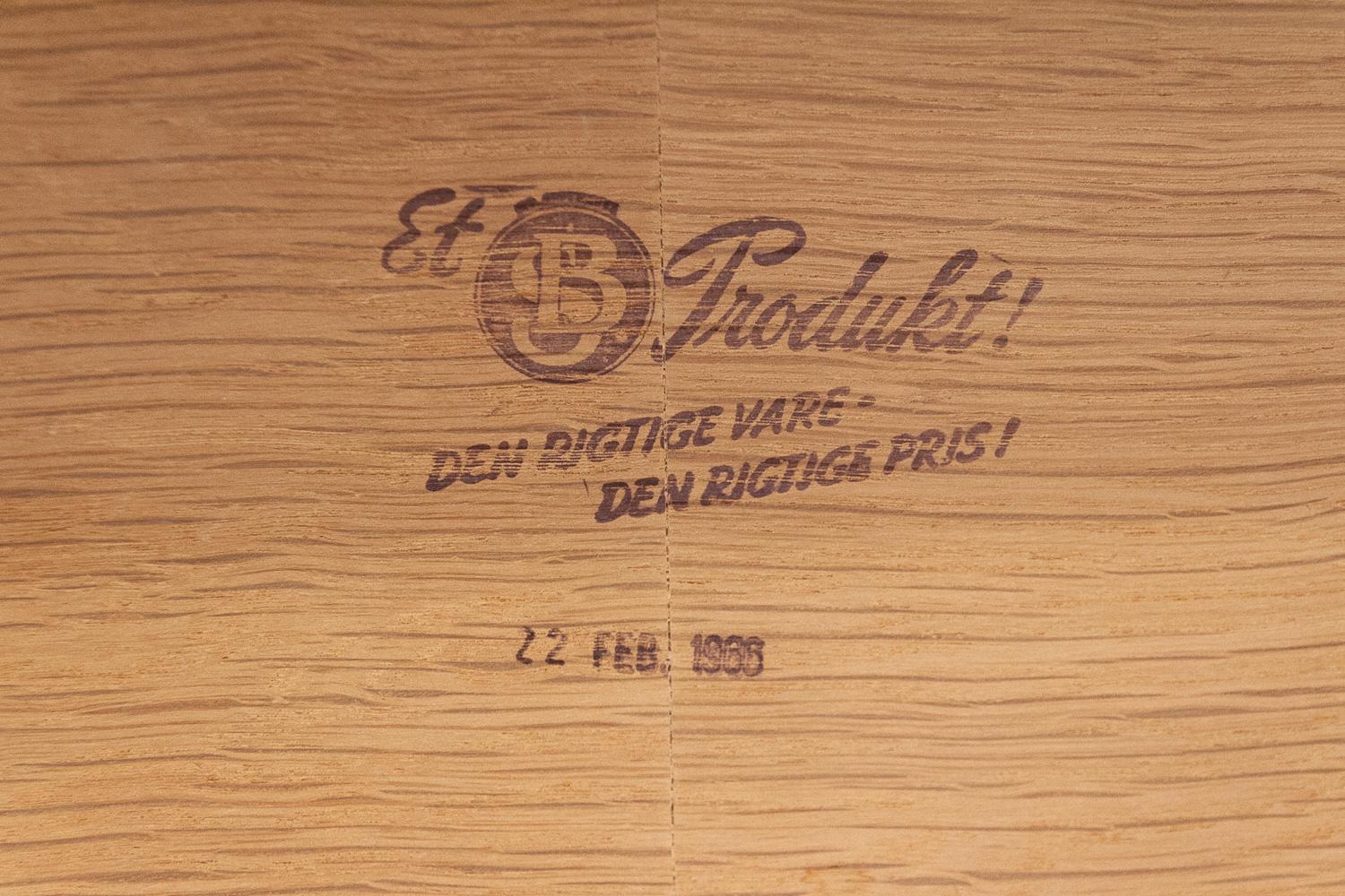 Dänischer Vintage-Schrank aus Teakholz mit Tambourfront, 1960er Jahre. im Angebot 8