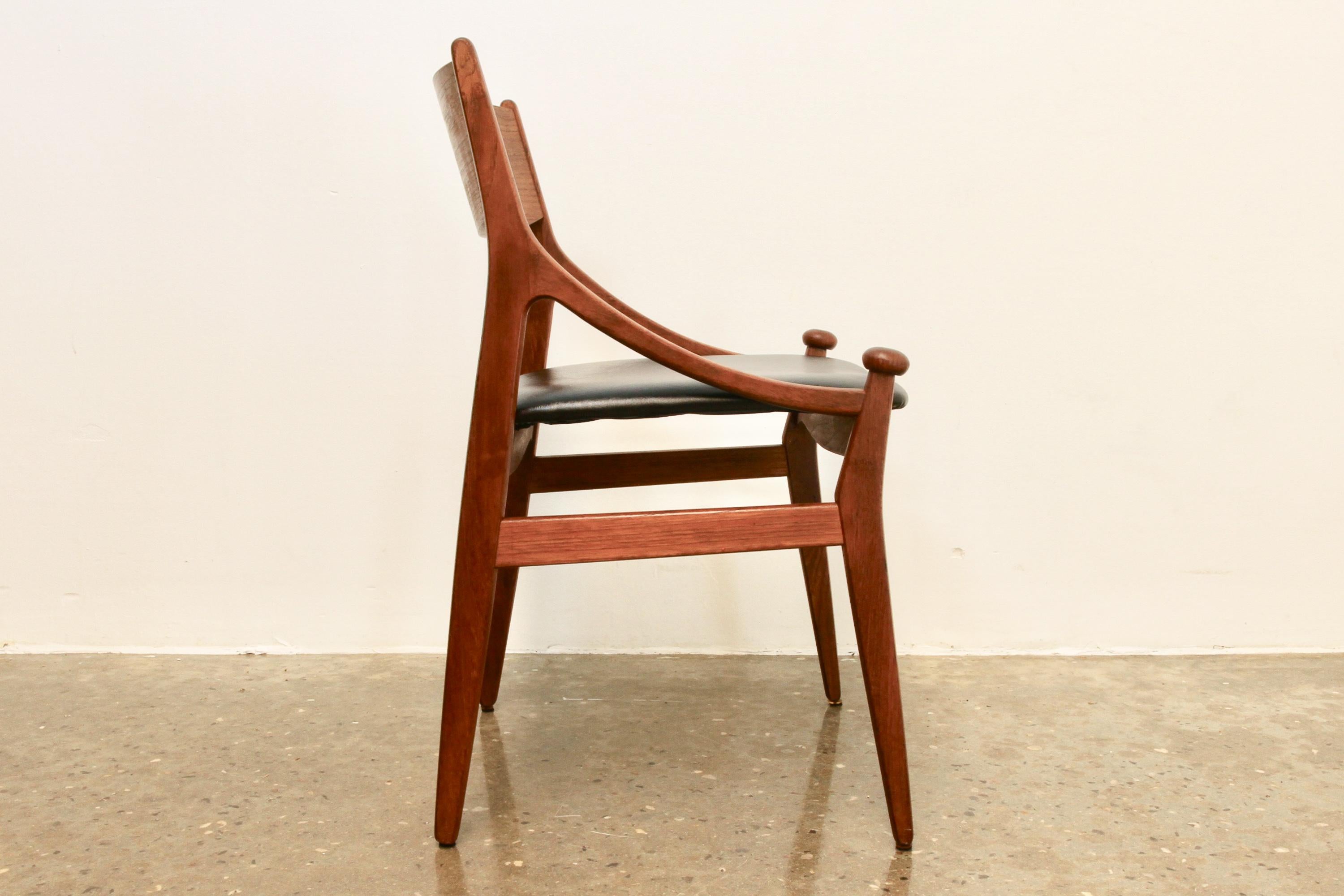 Vintage Danish teak chair by Vestervig Eriksen for Brdr. Tromborgs Møbelfabrik, 1960s.
Very elegant and sculpted Mid-Century Modern chair in solid teak designed by Danish architect H. Vestervig Eriksen. Curved arms and arched legs. This is the rare