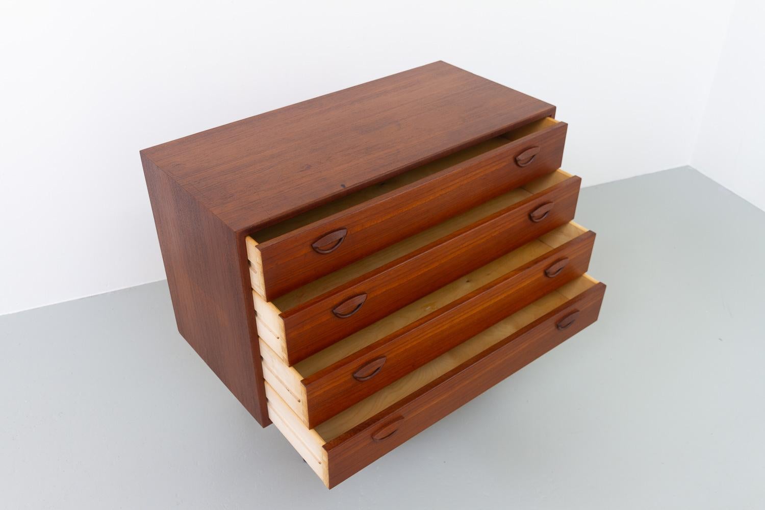 Vintage Danish Teak Chest of Drawers by Kai Kristiansen for FM 1960s In Good Condition In Asaa, DK