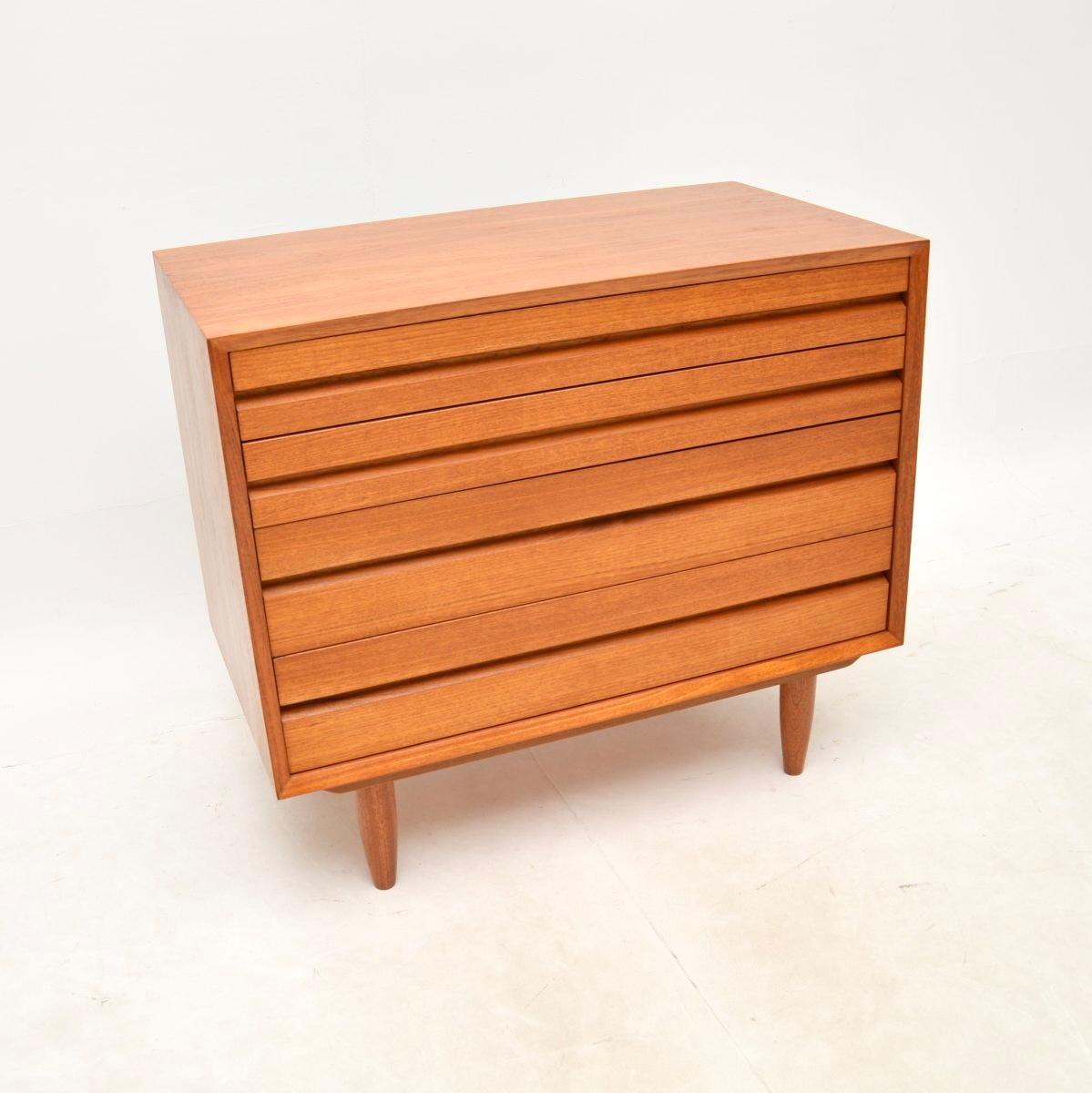 A superb vintage Danish teak chest of drawers by Poul Cadovius. It was made in Denmark by Cado, it dates from the 1960’s.

The quality is outstanding, this is so well made and is a very useful size. The teak has a gorgeous colour and lovely grain