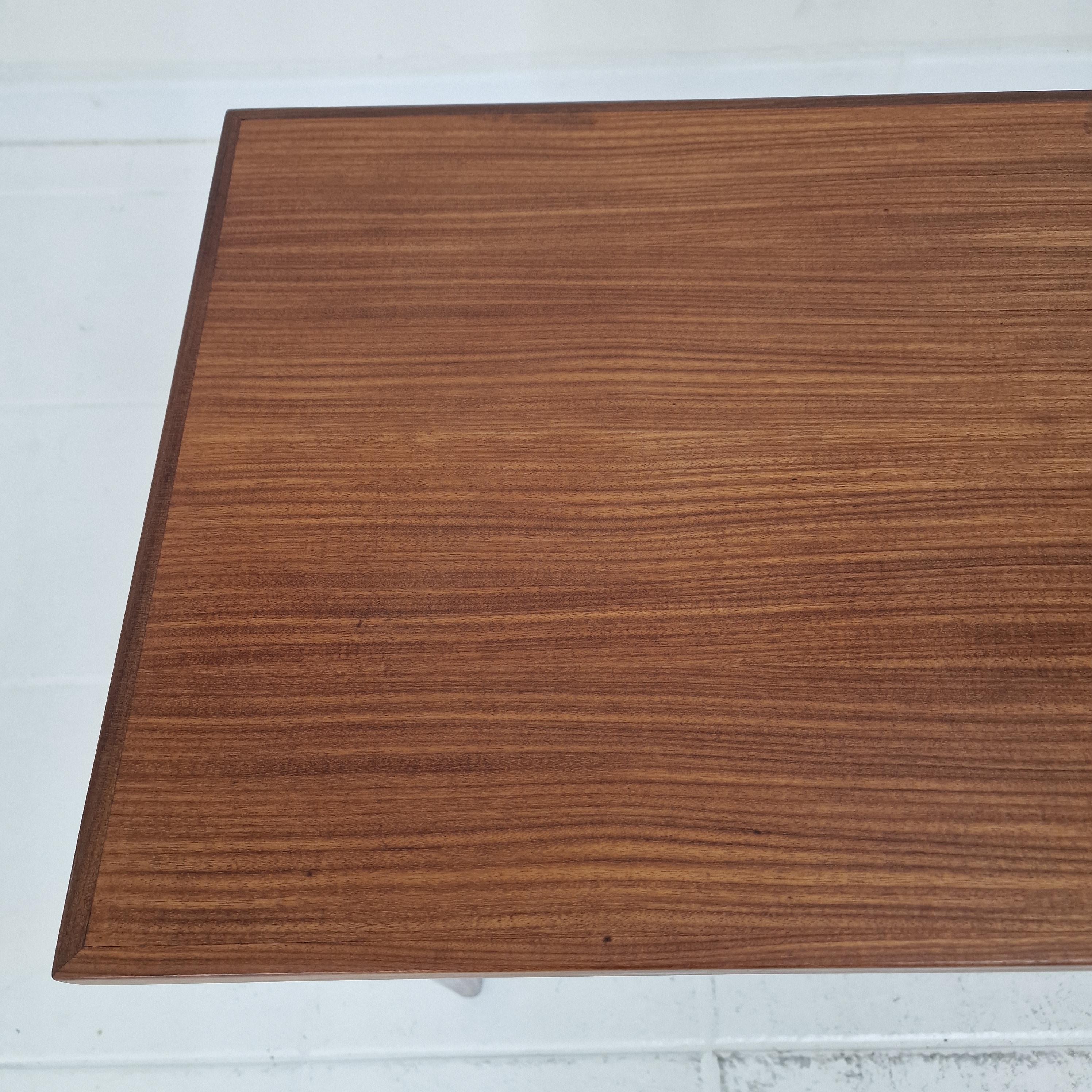 Tavolino danese d'epoca in teak, anni '70 in vendita 3