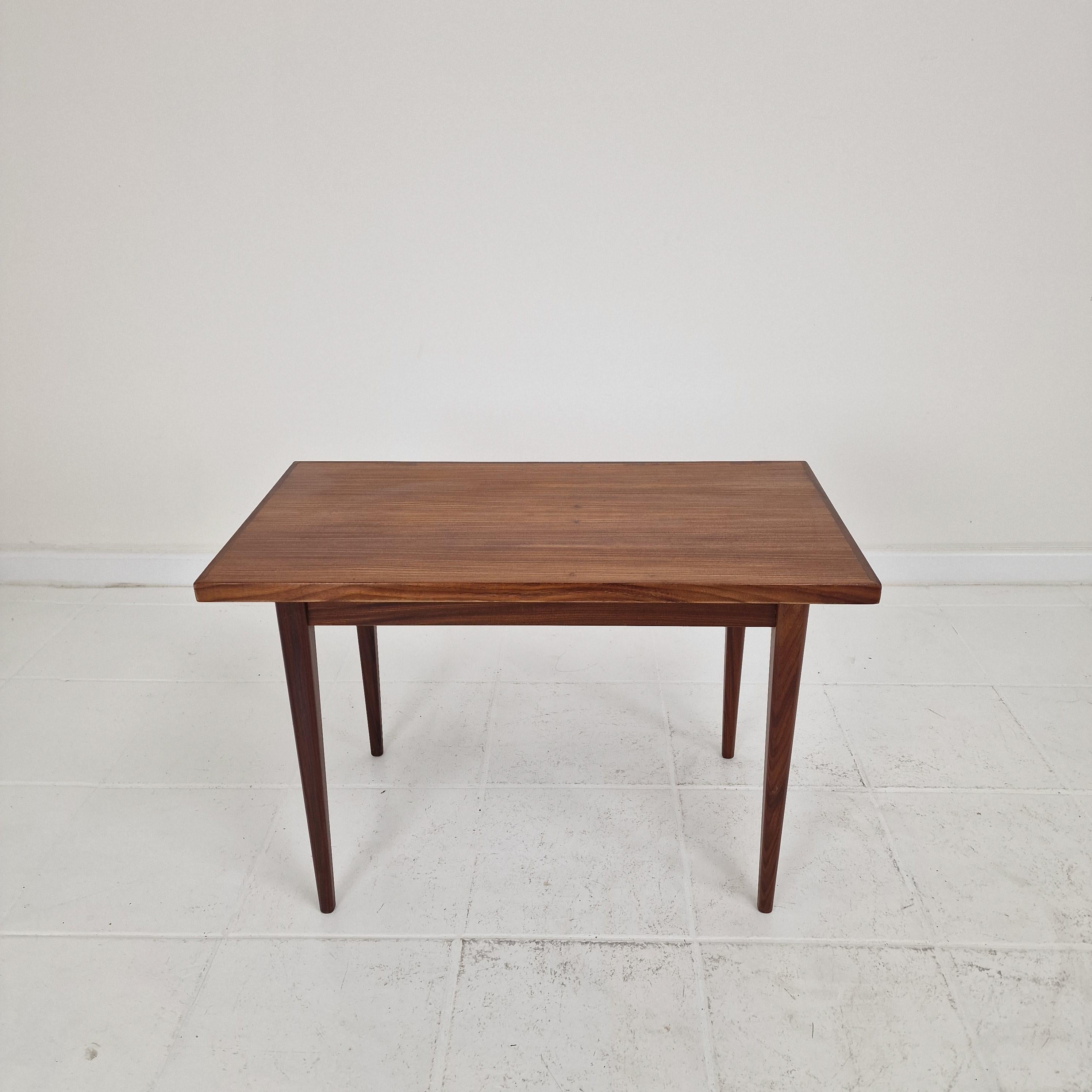 Fatto a mano Tavolino danese d'epoca in teak, anni '70 in vendita