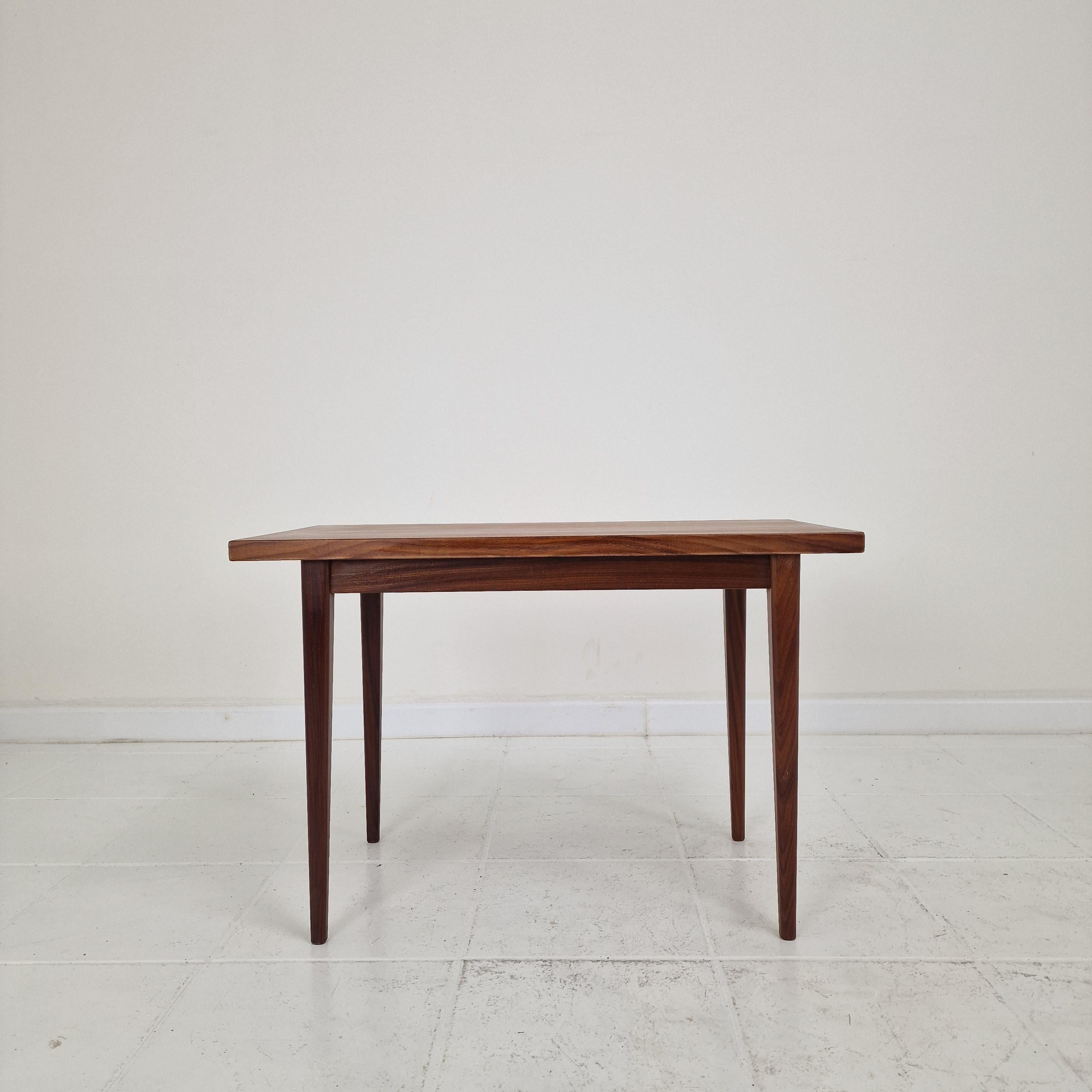 Tavolino danese d'epoca in teak, anni '70 In condizioni buone in vendita a Oud Beijerland, NL