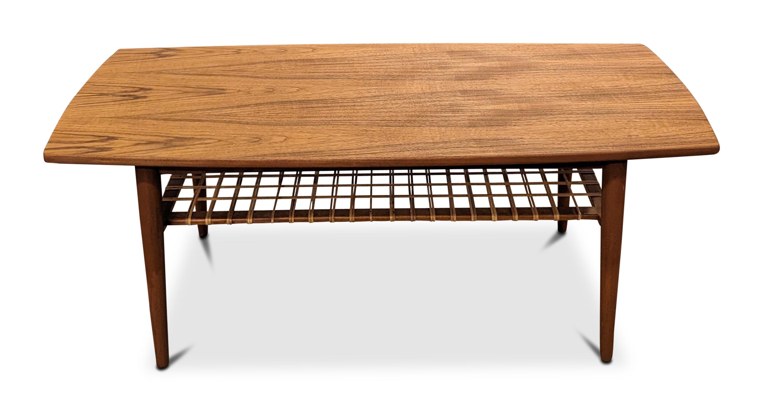 Vintage Danish Teak Coffee Table - 022402 In Good Condition For Sale In Jersey City, NJ
