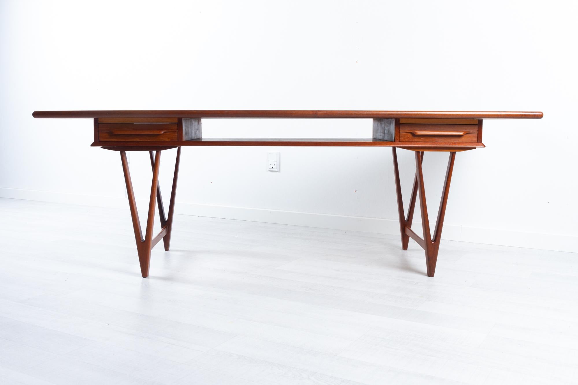 Mid-Century Modern Vintage Danish Teak Coffee Table by E.W. Bach 1960s For Sale