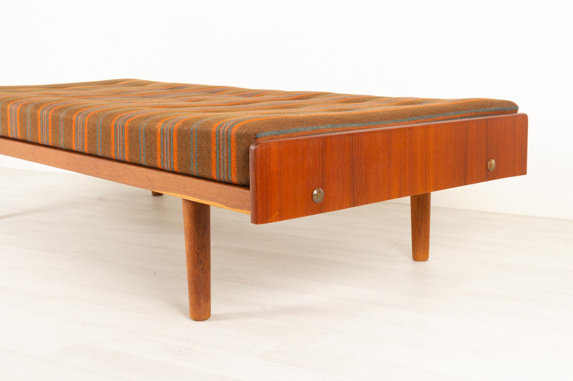 Mid-Century Modern Vintage Danish Teak Daybed by Ejvind A. Johansson for FDB Møbler, 1960s