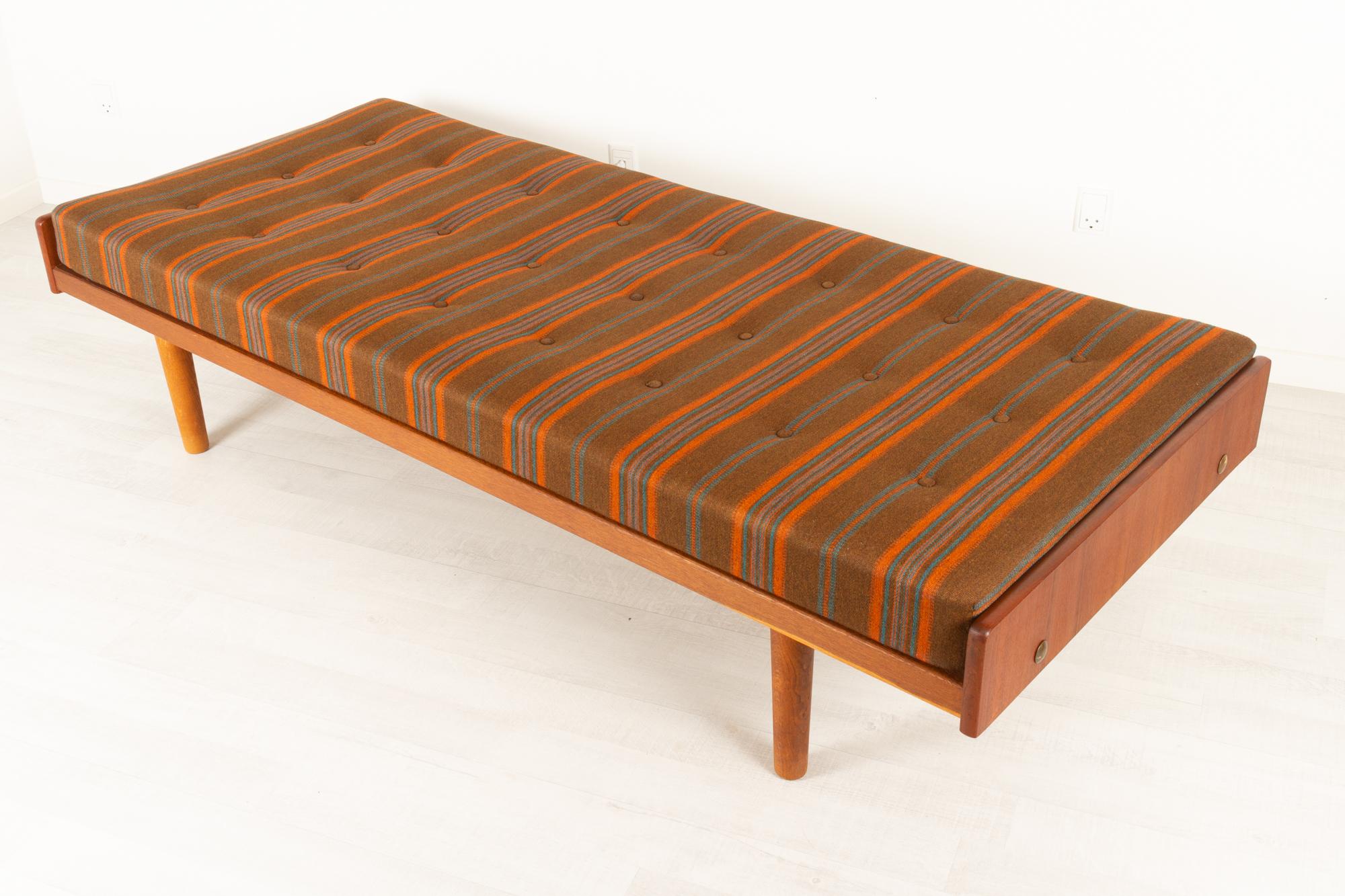 Vintage Danish Teak Daybed by Ejvind A. Johansson for FDB Møbler, 1960s In Good Condition In Asaa, DK