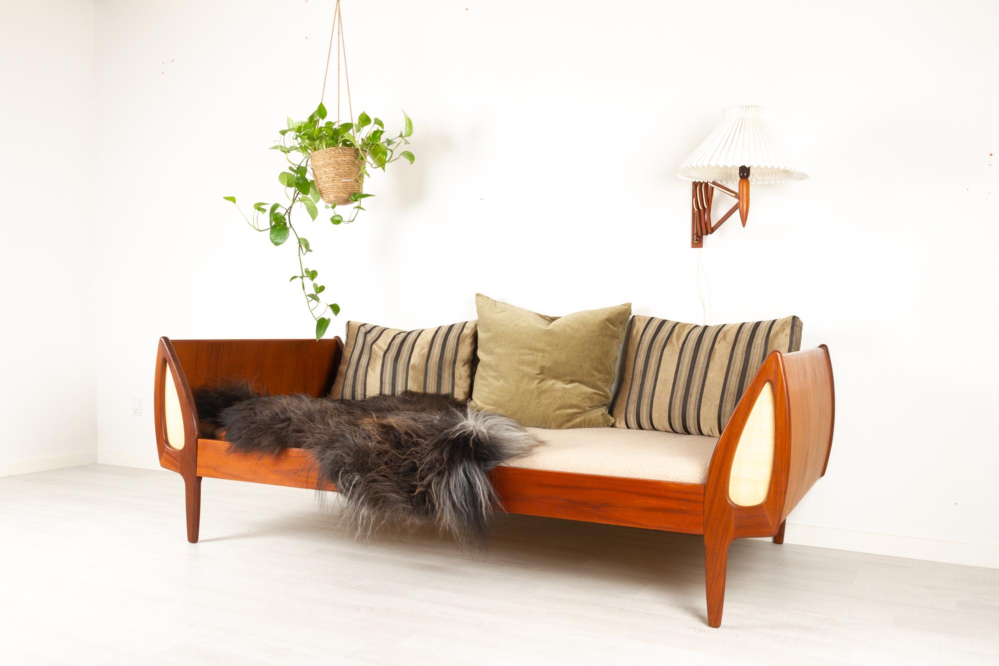 Vintage Danish Teak Daybed by Sigfred Omann for Ølholm Møbelfabrik, 1960s 10