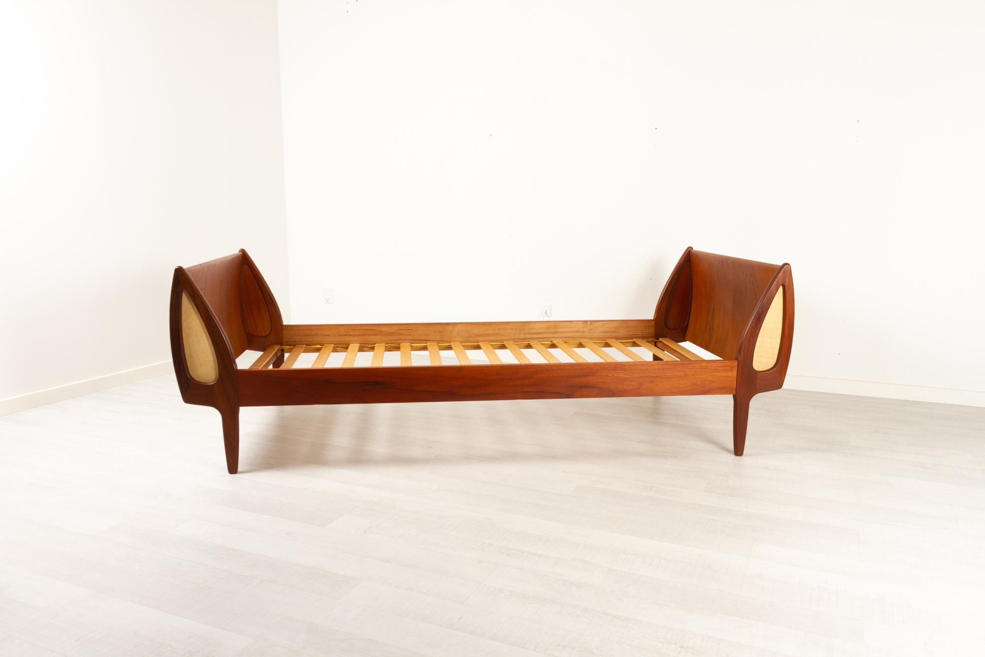 vintage teak daybed