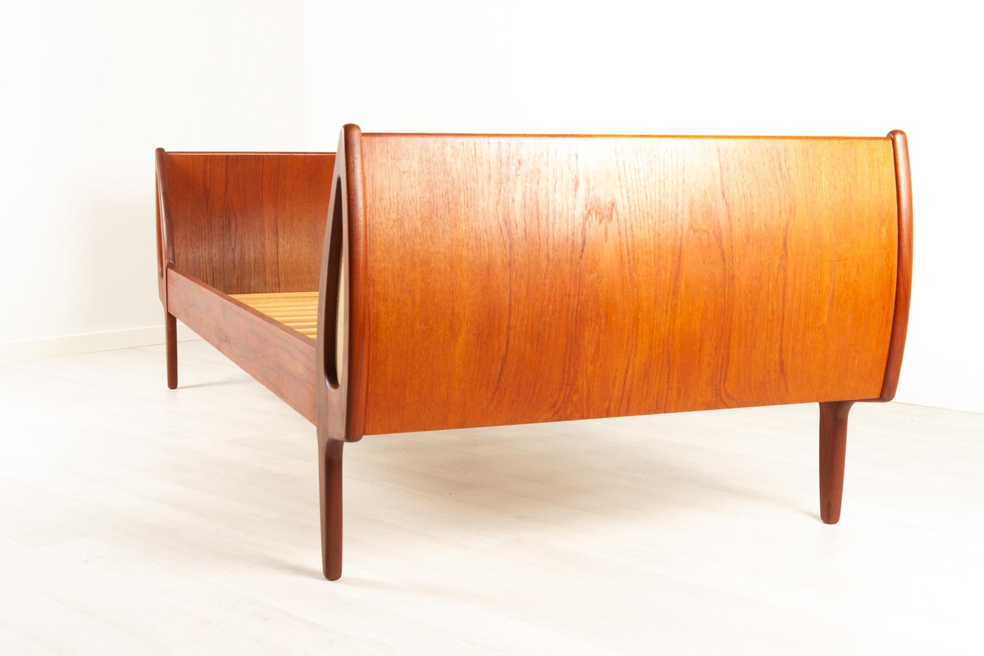 Vintage Danish Teak Daybed by Sigfred Omann for Ølholm Møbelfabrik, 1960s In Good Condition In Asaa, DK