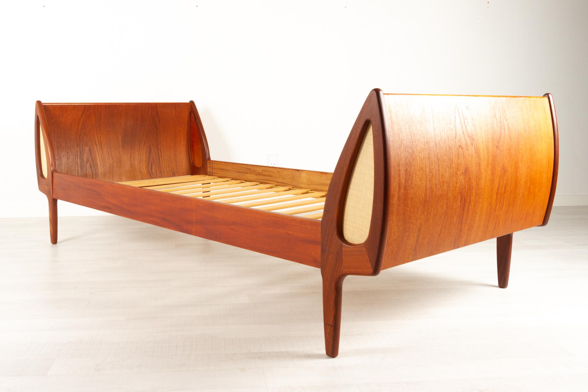 Mid-20th Century Vintage Danish Teak Daybed by Sigfred Omann for Ølholm Møbelfabrik, 1960s