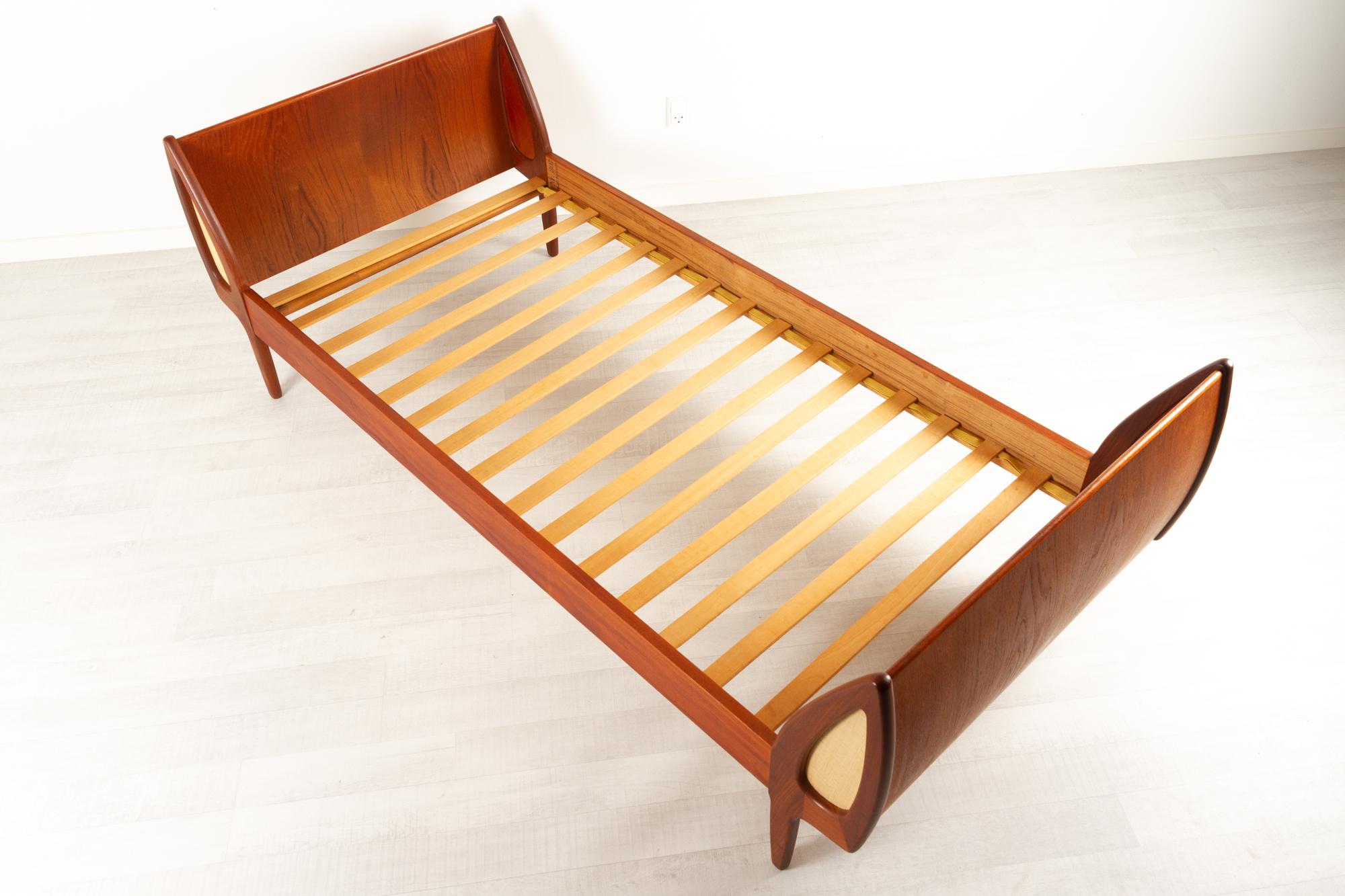 Vintage Danish Teak Daybed by Sigfred Omann for Ølholm Møbelfabrik, 1960s 1