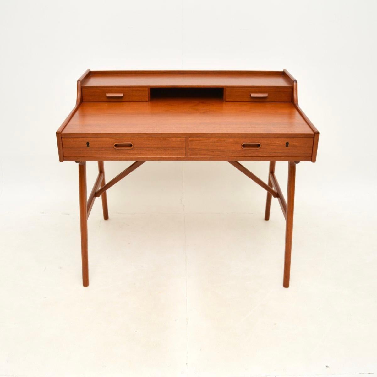 An absolutely stunning vintage Danish teak desk by Arne Wahl Iversen. It was made in Denmark by Vinde Mobelfabrik, it dates from the 1960’s.

The quality is outstanding, this has beautiful and very practical design. The teak grain patterns and