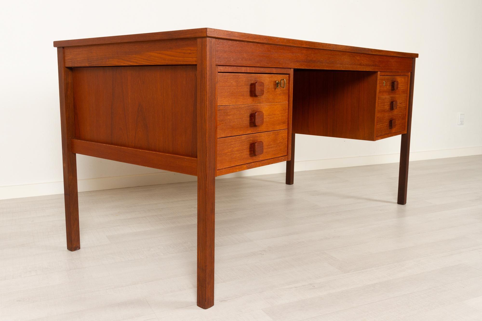 domino mobler teak desk