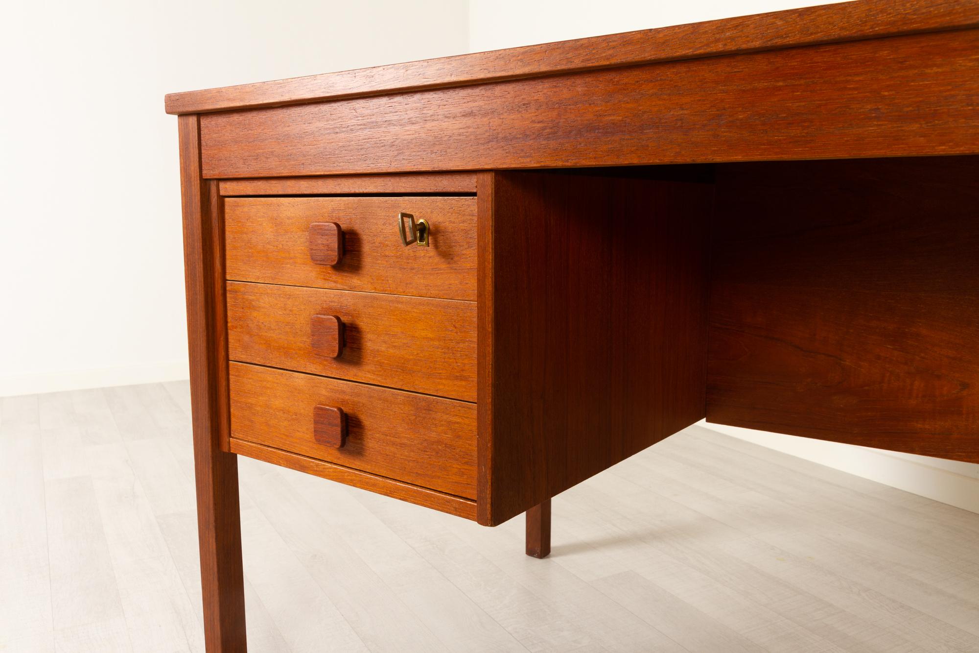 domino.mobler.desk