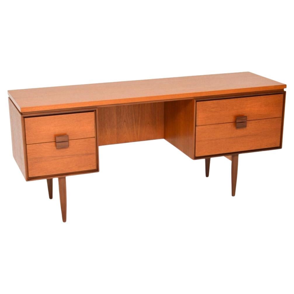 Scrivania danese vintage in teak di Kofod Larsen per G-Plan