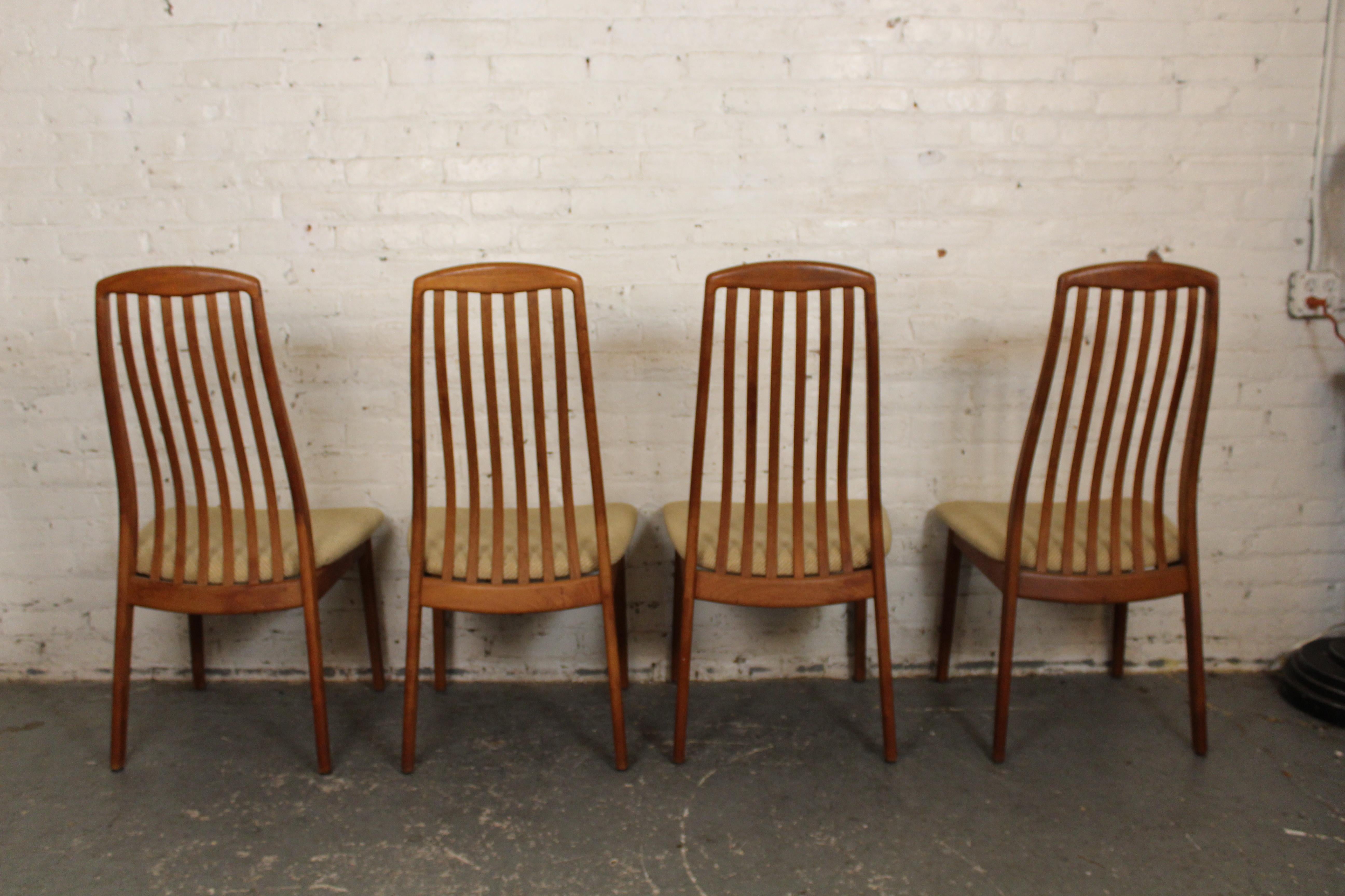 Dänische Vintage-Esszimmerstühle aus Teakholz von Preben Schou Andersen (Geschnitzt) im Angebot