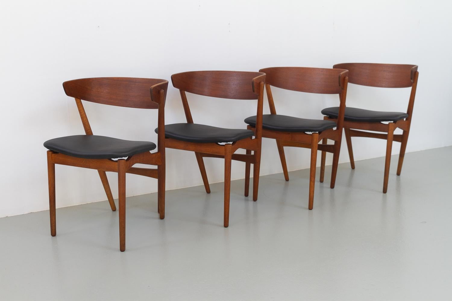 Scandinave moderne Chaises de salle à manger danoises n° 7 par Helge Sibast, années 1960, lot de 4 en vente