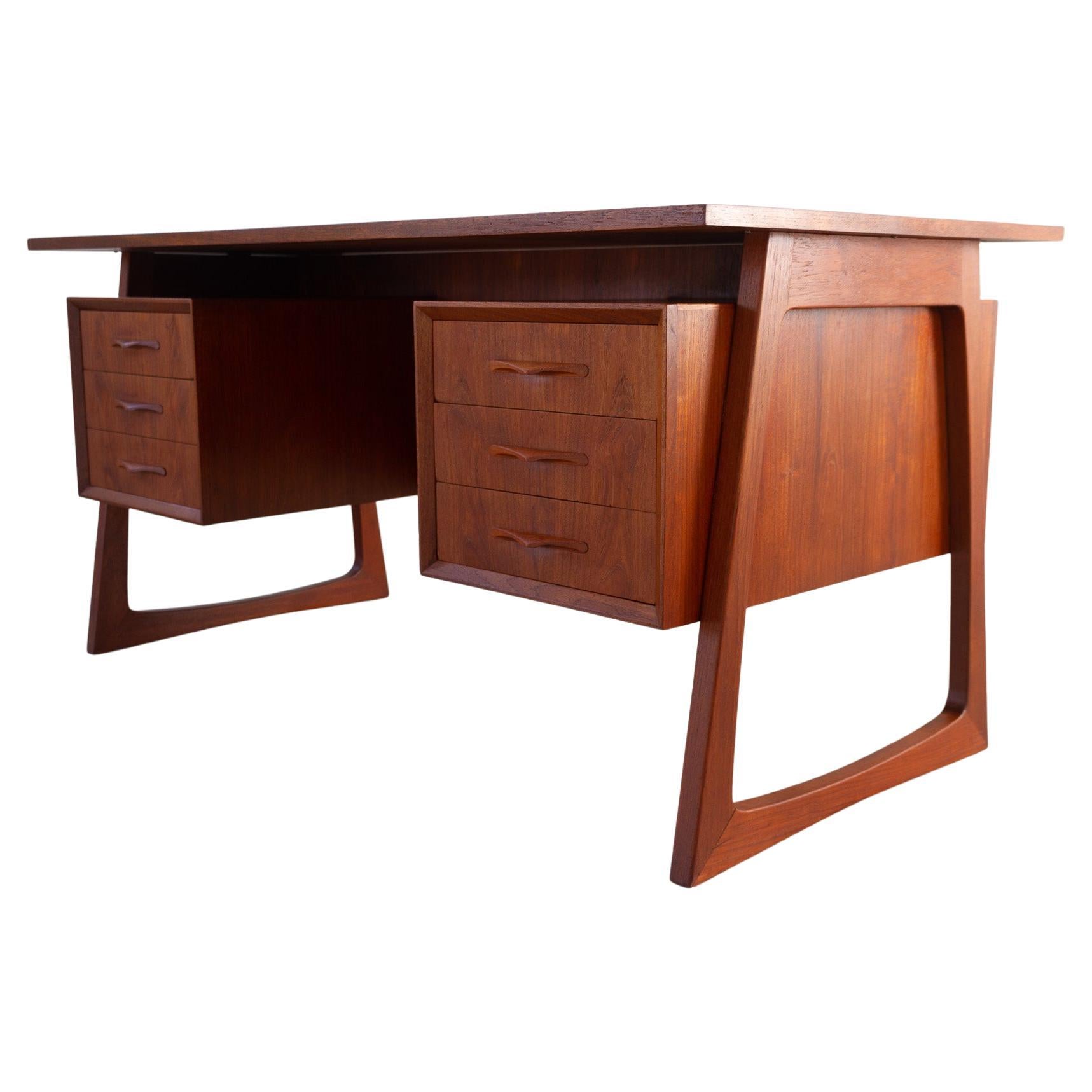 Vintage Danish Teak Double Pedestal Executive Desk, 1960er Jahre