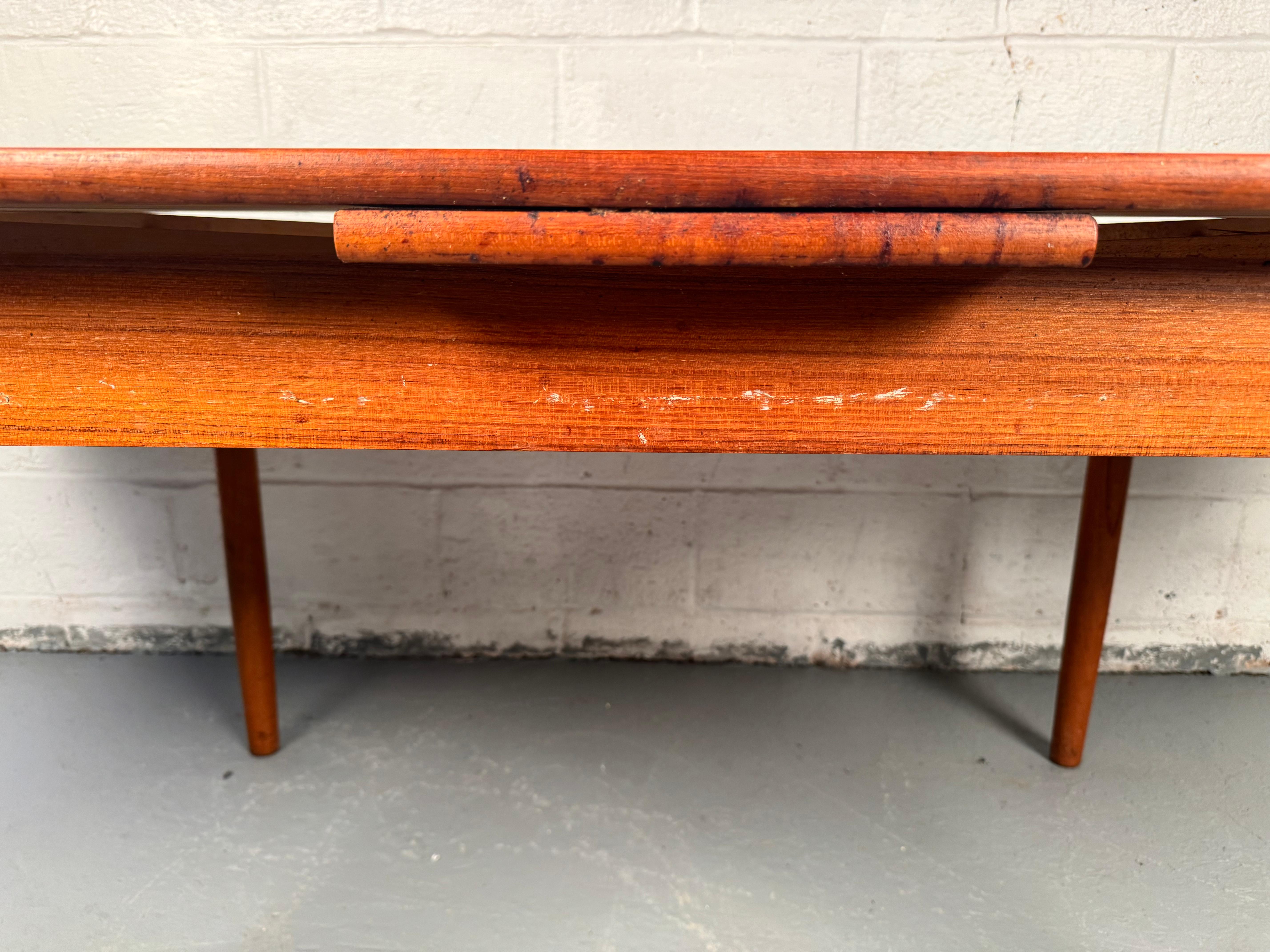 Vintage Danish Teak Draw-Leaf Dining Table For Sale 2