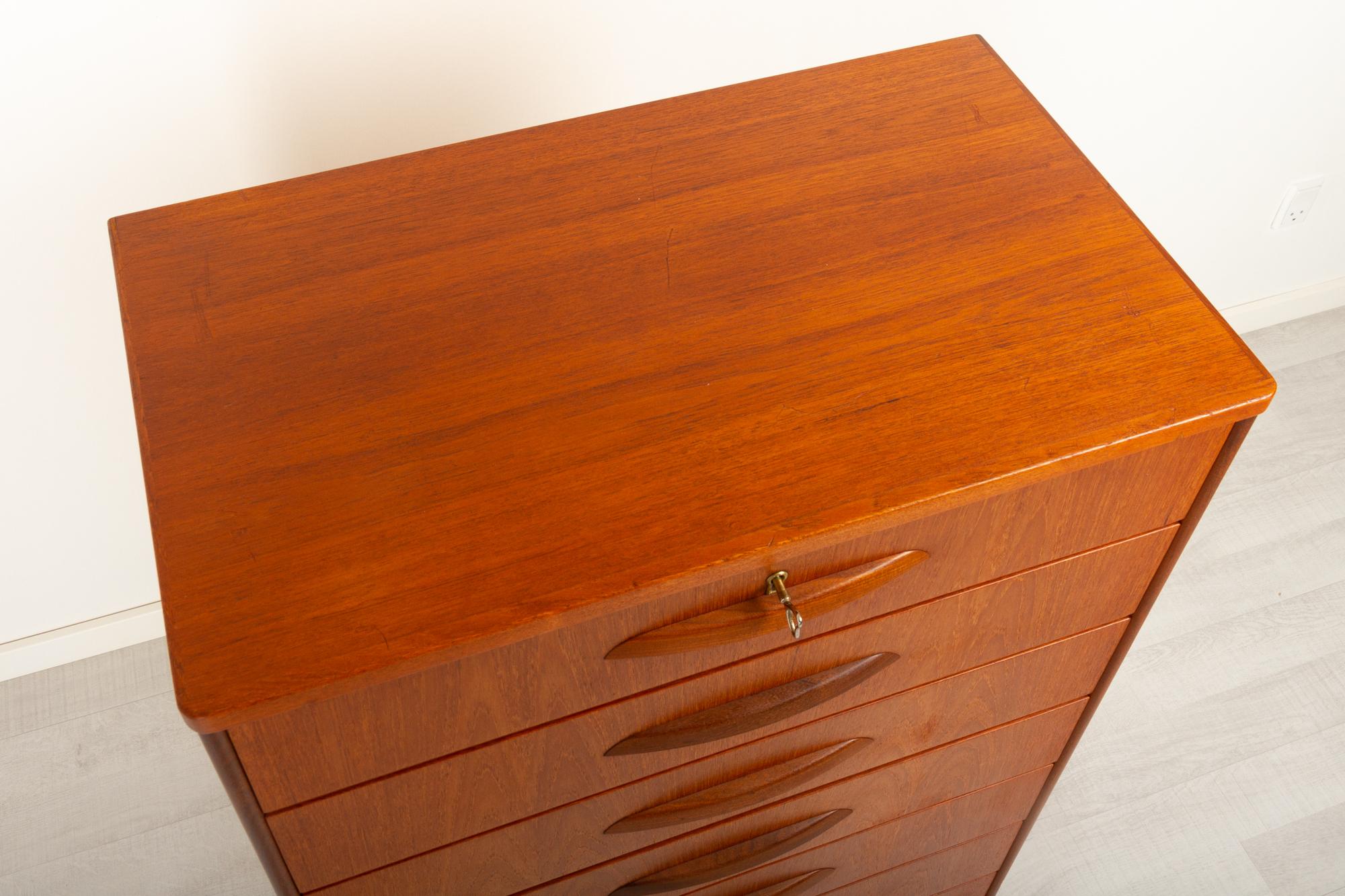 Vintage Danish Teak Dresser, 1950s 10