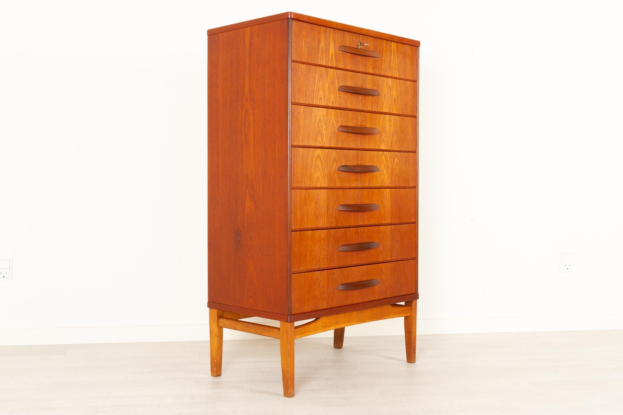 Mid-20th Century Vintage Danish Teak Dresser, 1950s