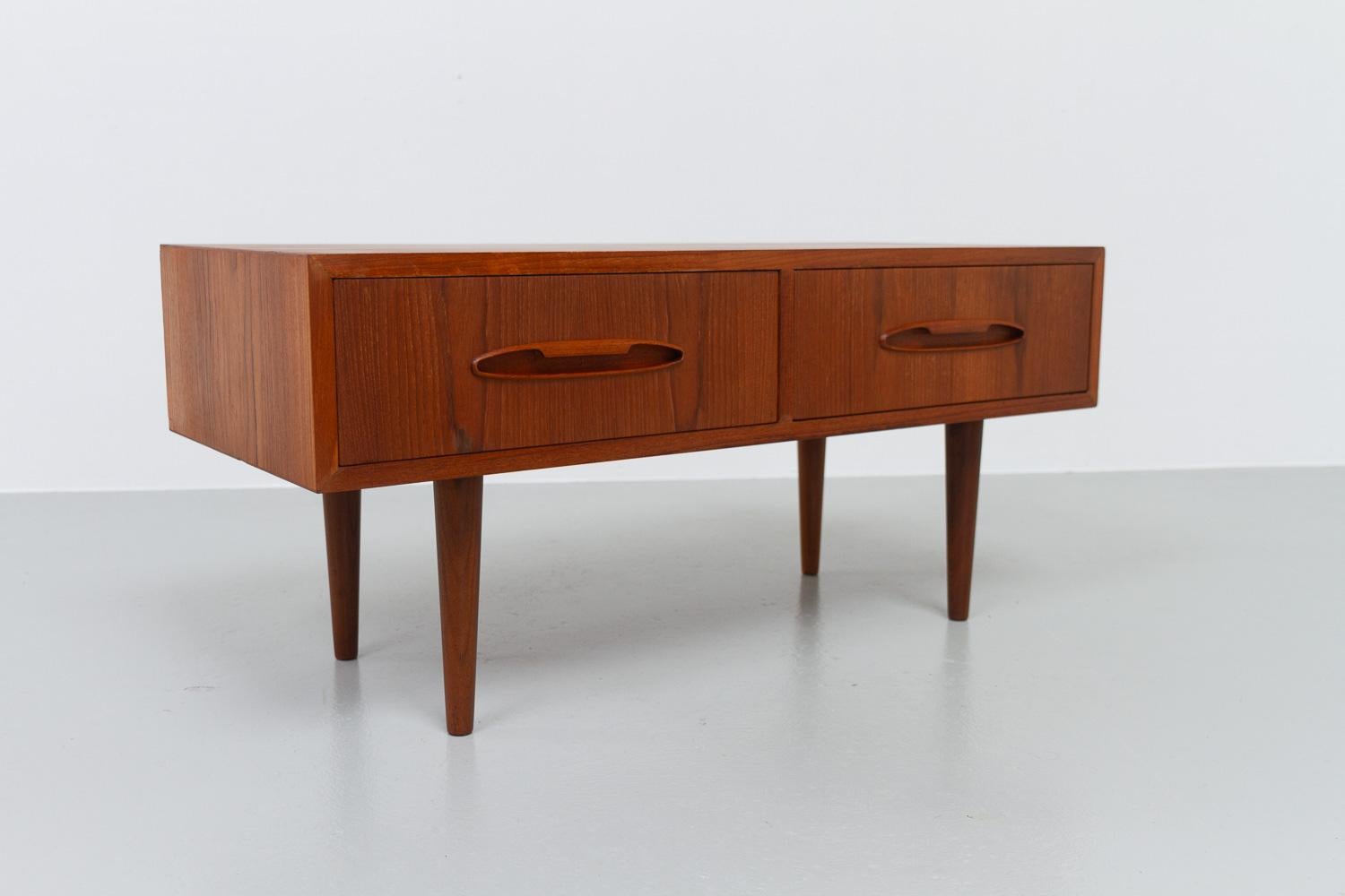 Vintage Danish Teak Dresser, 1960s.
Elegant low dresser with two drawers standing on four round tapered legs in solid teak. Drawers with long sculpted pulls. 
Very versatile Danish mid-century modern piece which can suit many needs. For an example