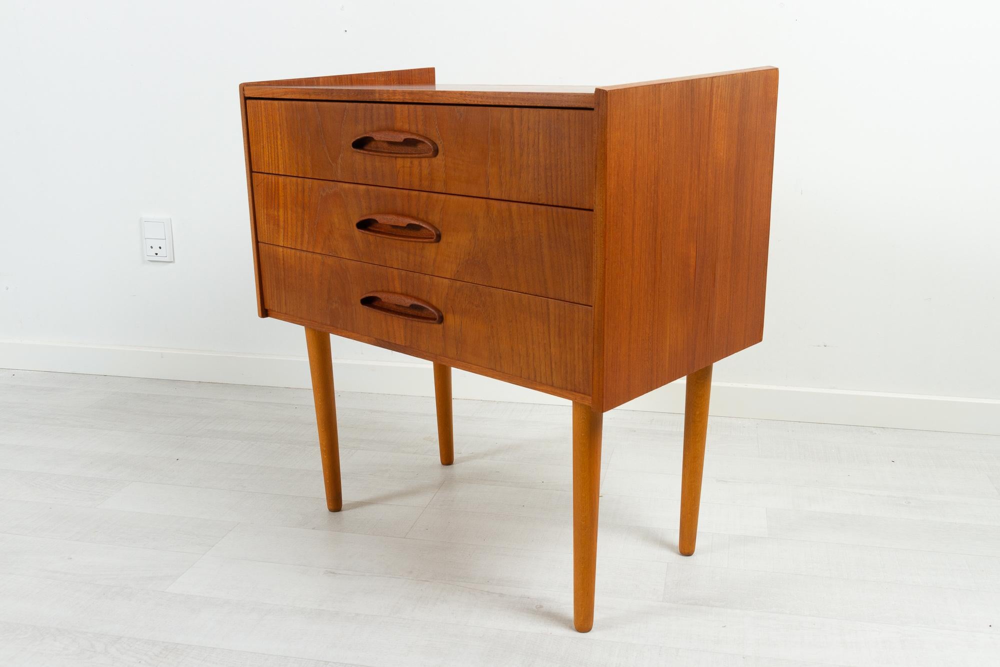 Scandinavian Modern Vintage Danish Teak Dresser 1960s For Sale