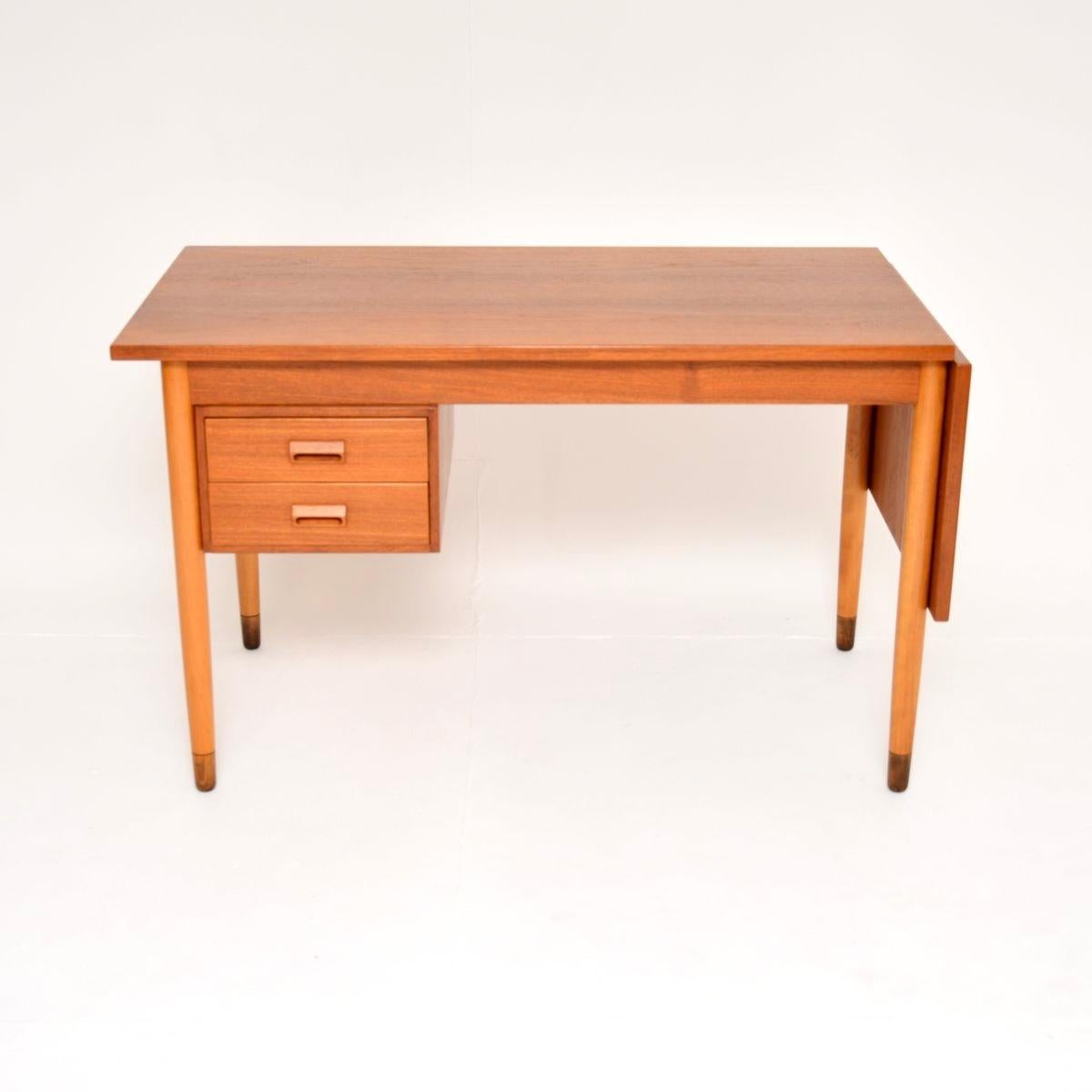 Vintage Danish Teak Drop Leaf Desk by Borge Mogensen (Moderne der Mitte des Jahrhunderts) im Angebot