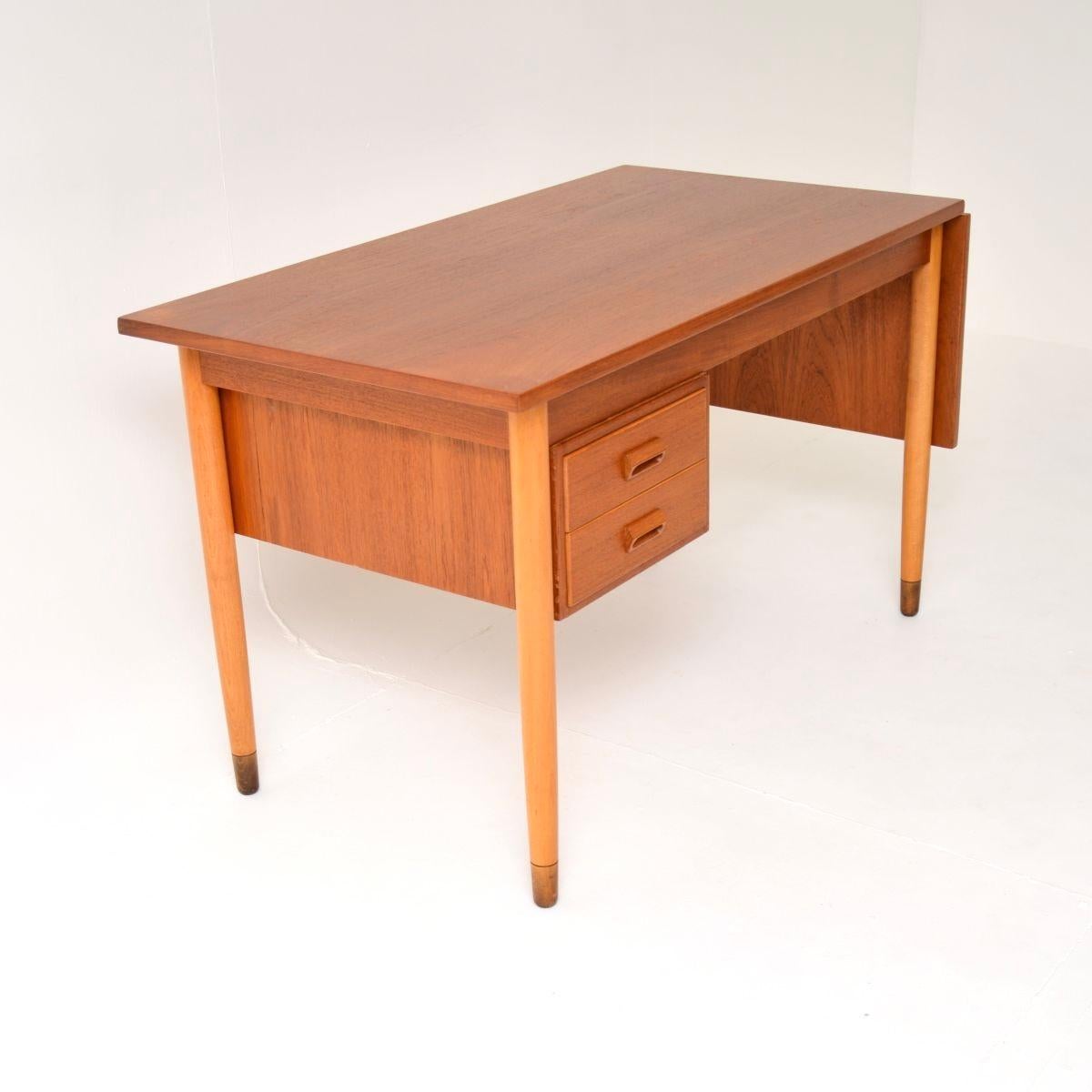 Vintage Danish Teak Drop Leaf Desk by Borge Mogensen (Mitte des 20. Jahrhunderts) im Angebot