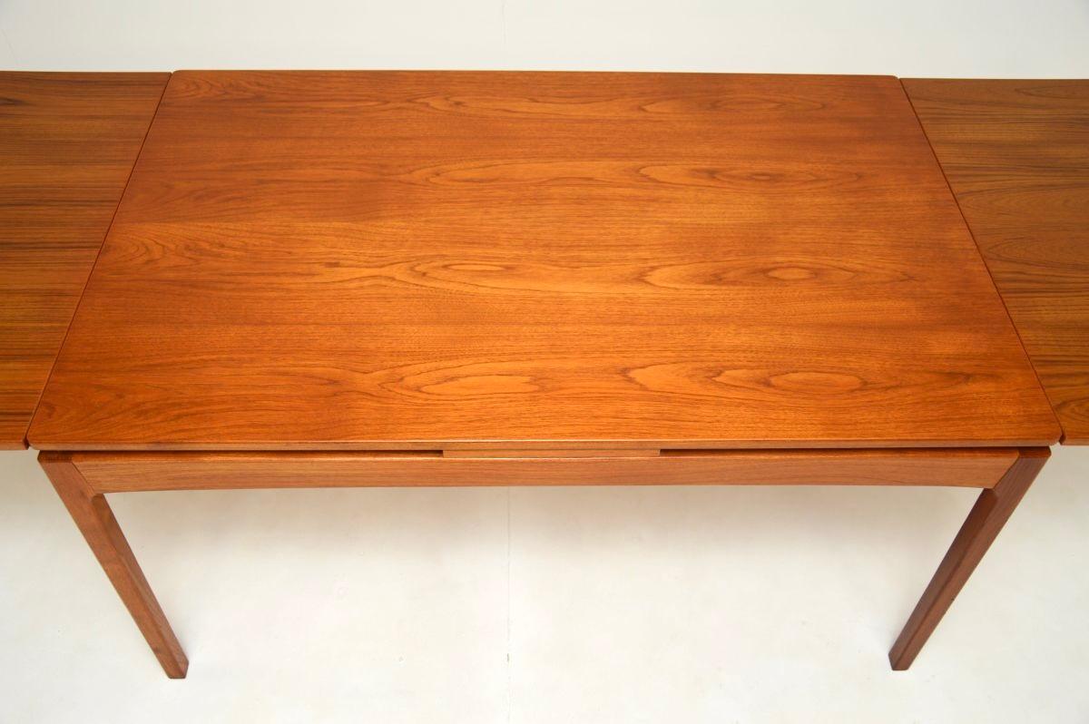 Table de salle à manger à rallonge en teck d'origine danoise en vente 1