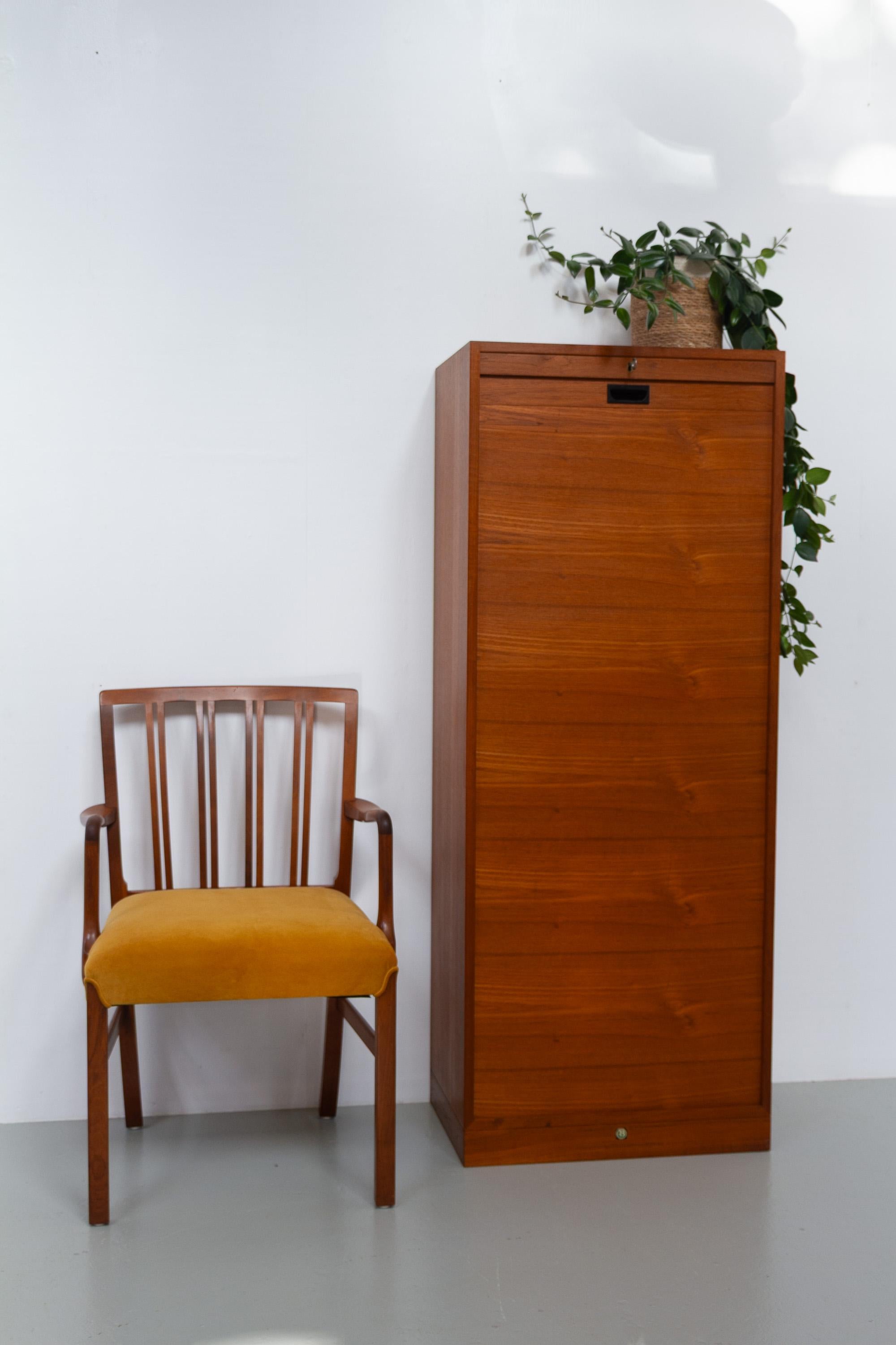 Mobile archivio danese d'epoca in teak con porta a tamburo di Bjerringbro, anni '60. in vendita 12