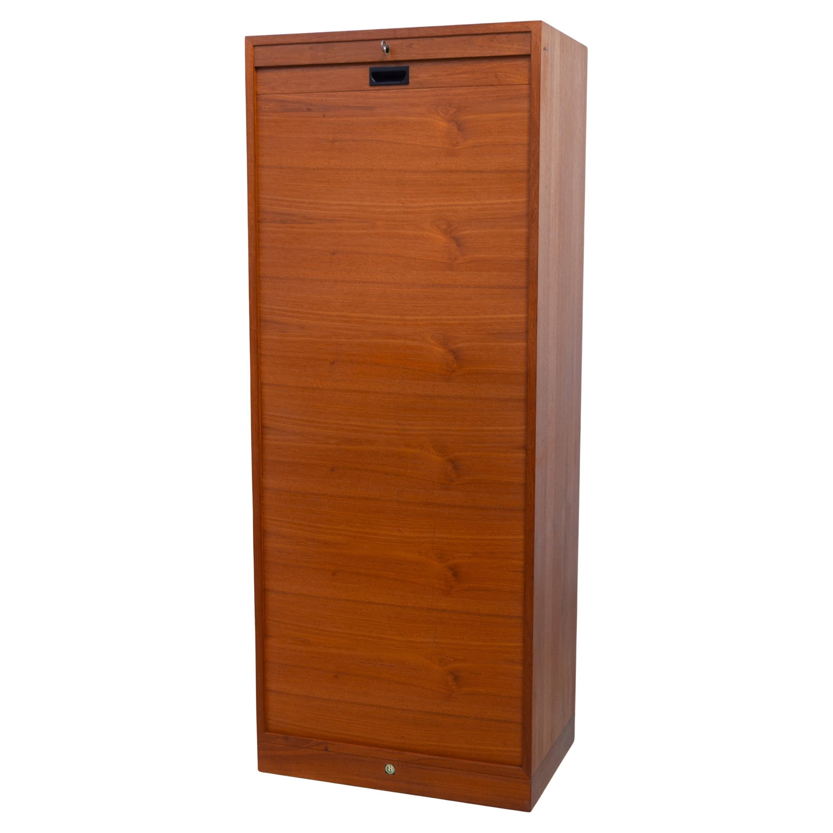 Mobile archivio danese d'epoca in teak con porta a tamburo di Bjerringbro, anni '60.