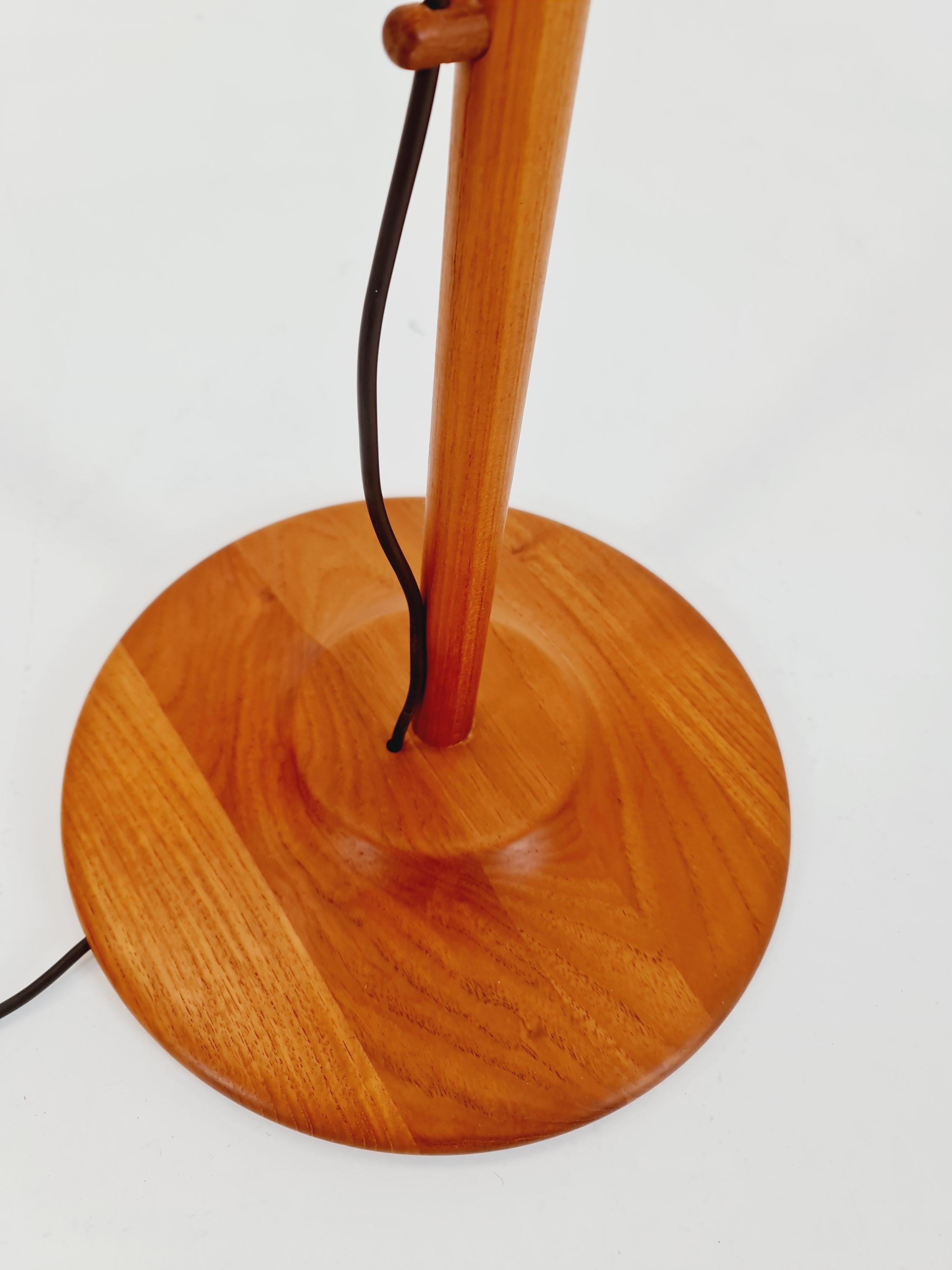 Vintage Dänische Stehlampe aus Teakholz von DOMUS  1970s 5