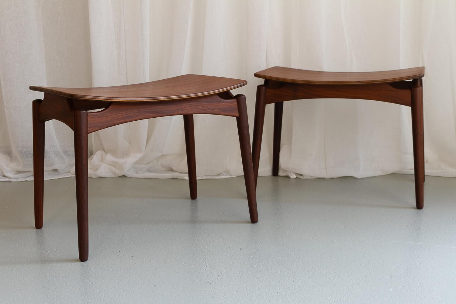 Vintage Danish Teak Fußhocker von Sigfred Omann für Ølholm 1950s. 2er Set. im Angebot 3