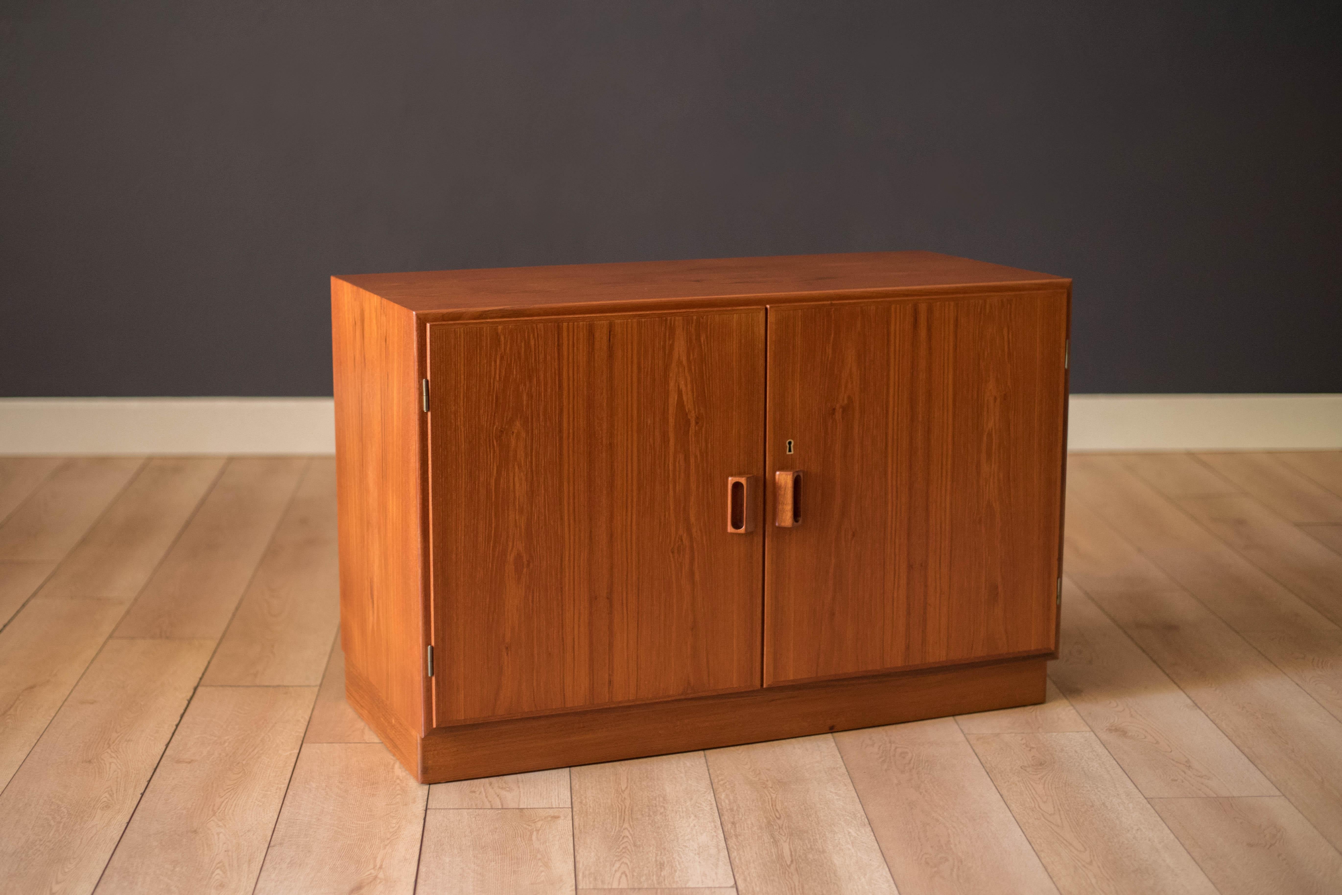 Vintage Danish Teak Locking Storage Cabinet Credenza by Børge Mogensen For Sale 6