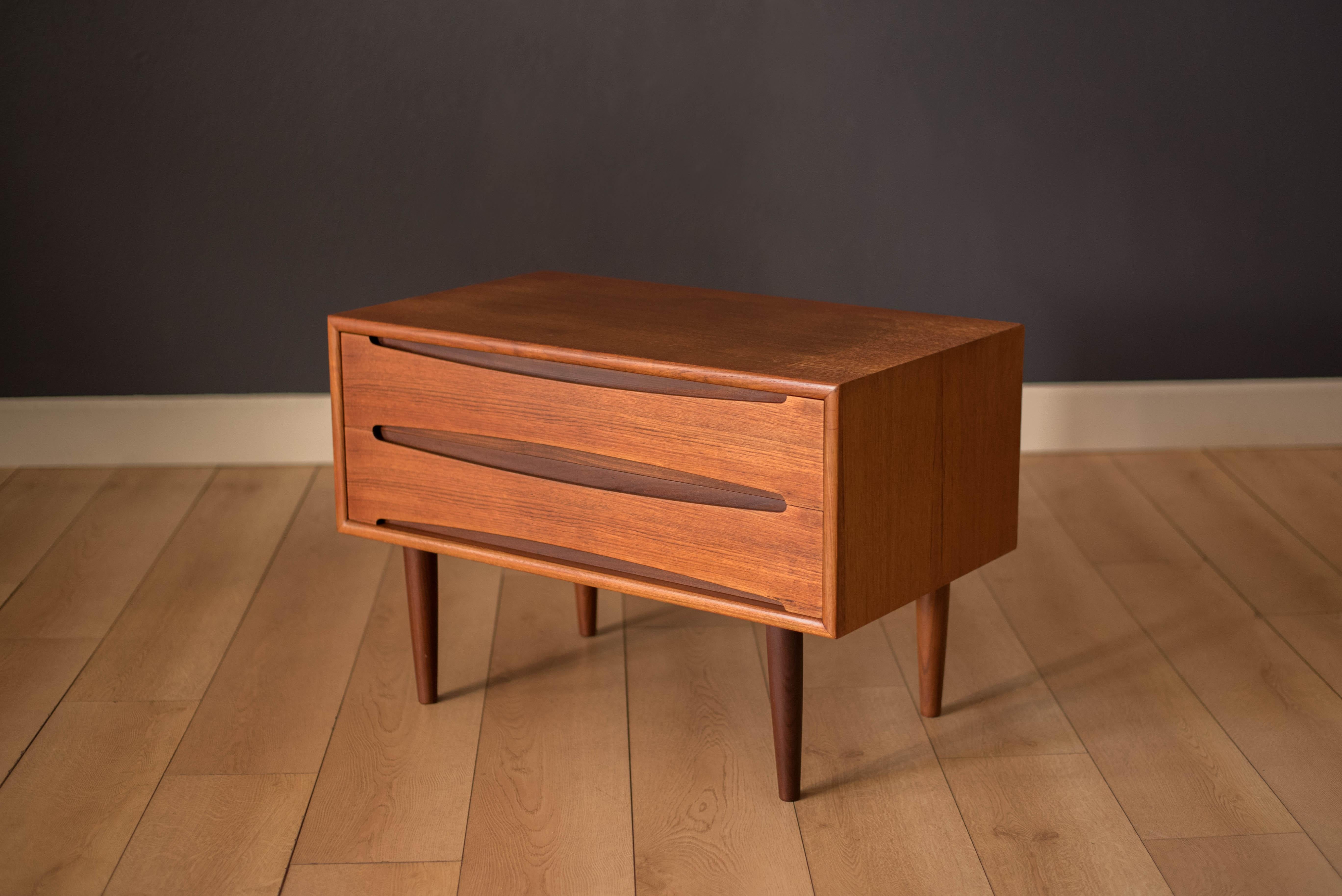 Mid-Century Modern small chest of drawers in teak manufactured by Dyrlund, circa 1960s. This piece includes two dovetailed drawers with sculpted handles and Classic dowel legs. Perfect to use as an entryway storage chest or nightstand.



Offered by