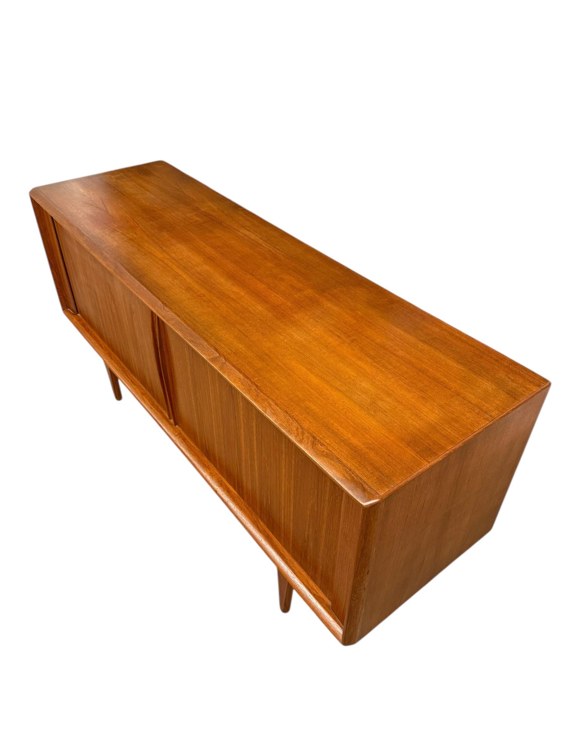 Dänische Tambour-Tür-Anrichte aus Teakholz, Mid-Century Modern, Vintage. Dänemark Einfuhr. im Angebot 1