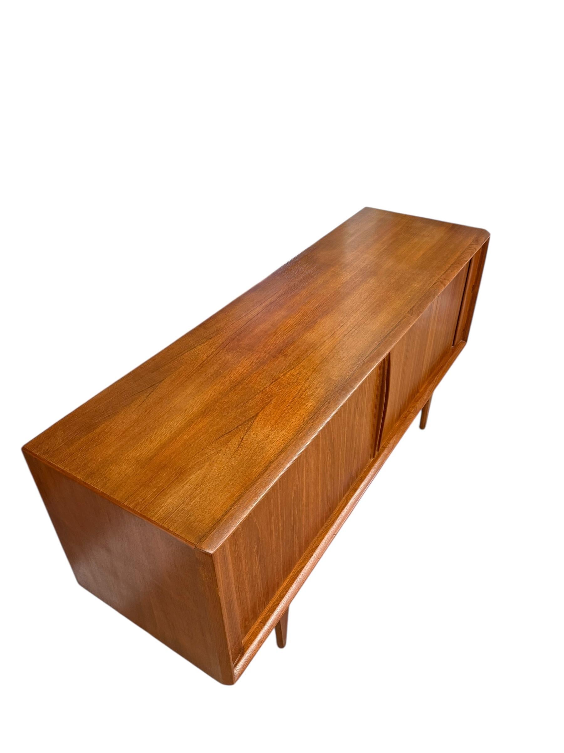 Dänische Tambour-Tür-Anrichte aus Teakholz, Mid-Century Modern, Vintage. Dänemark Einfuhr. im Angebot 2