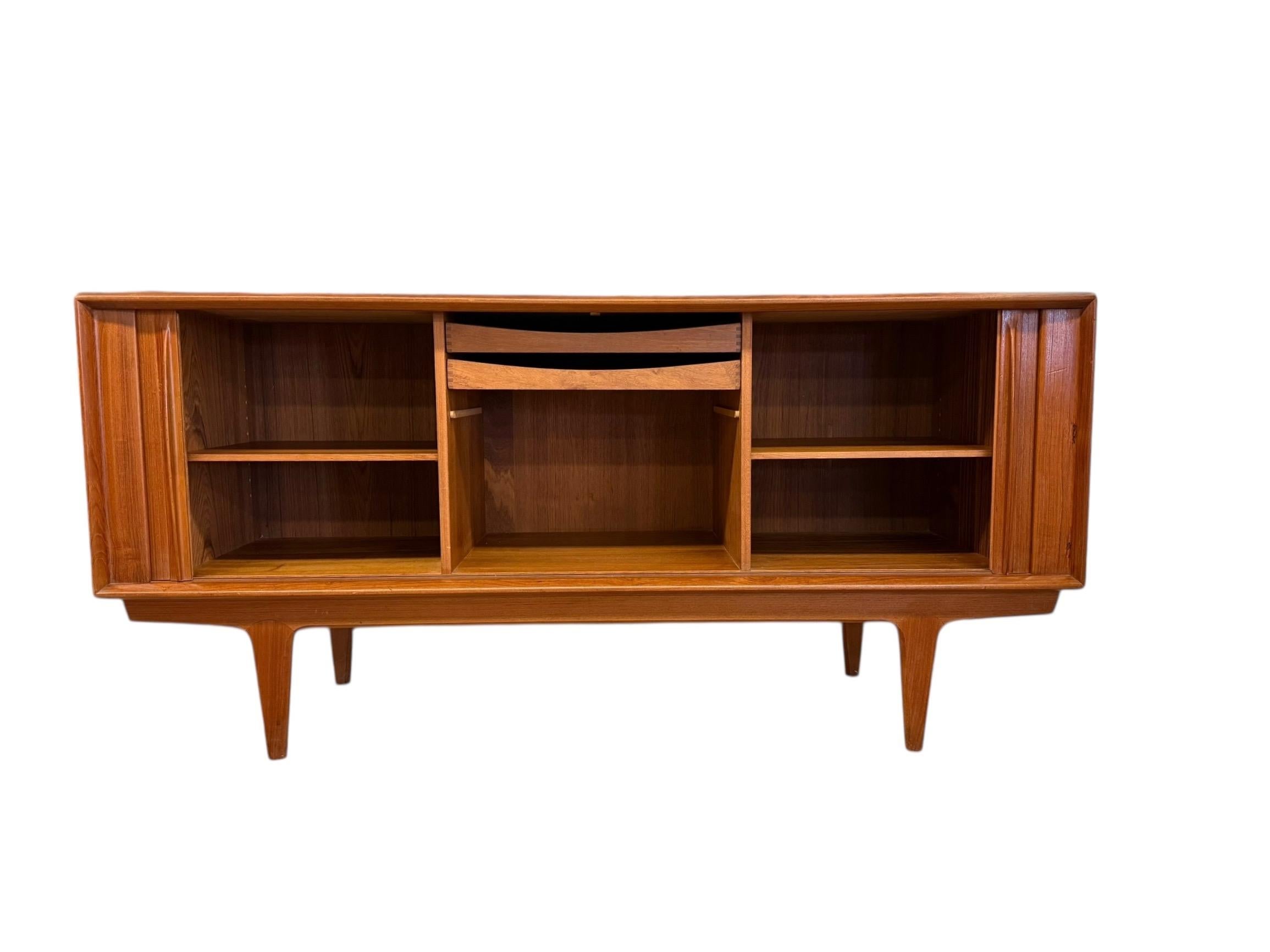Dänische Tambour-Tür-Anrichte aus Teakholz, Mid-Century Modern, Vintage. Dänemark Einfuhr. im Angebot 4